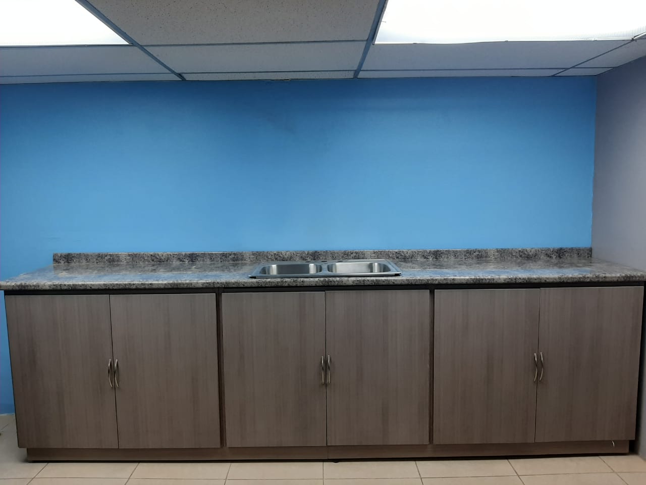 Cocina con Gabinetes y Tarja