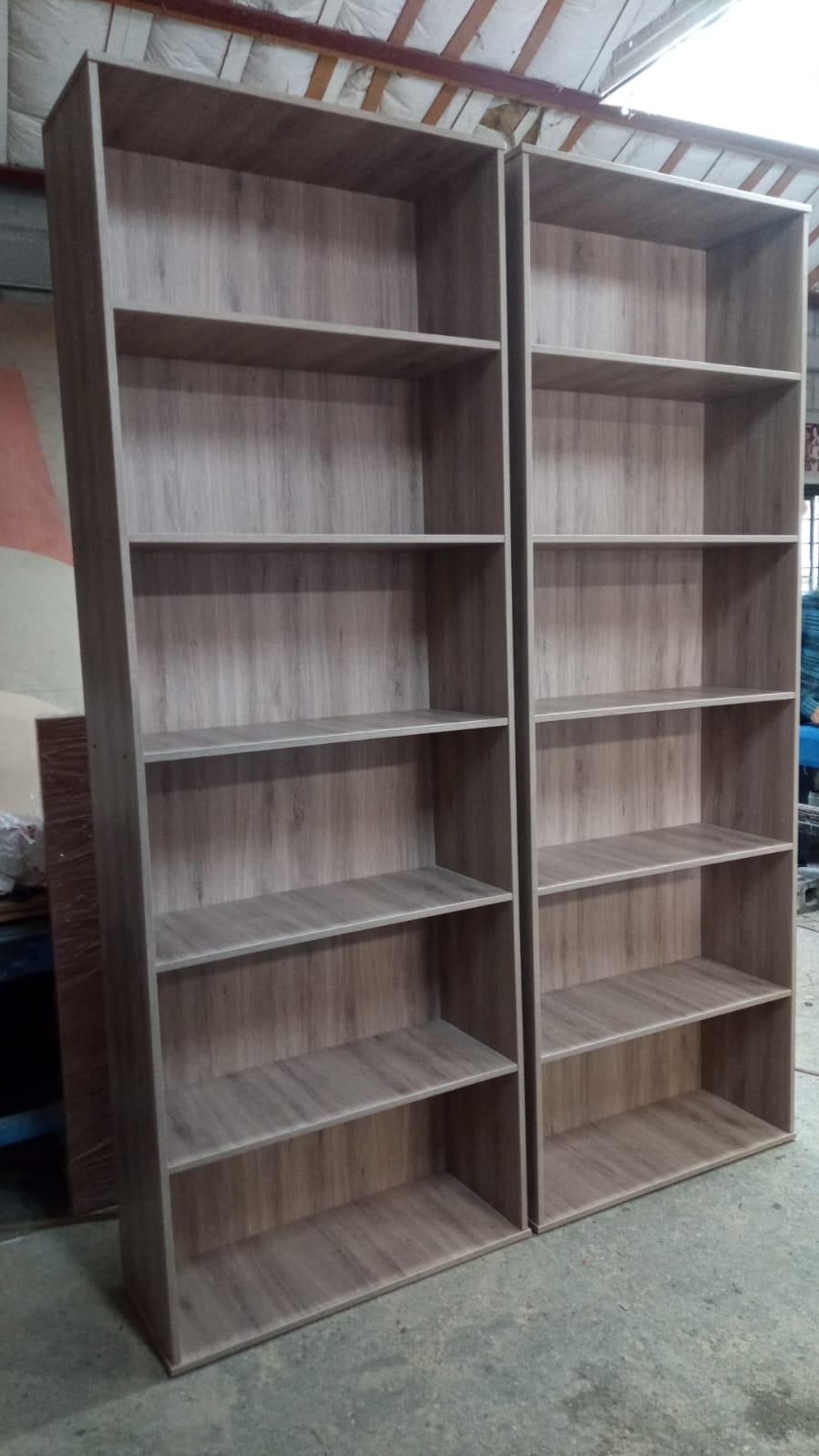 Librero doble de madera