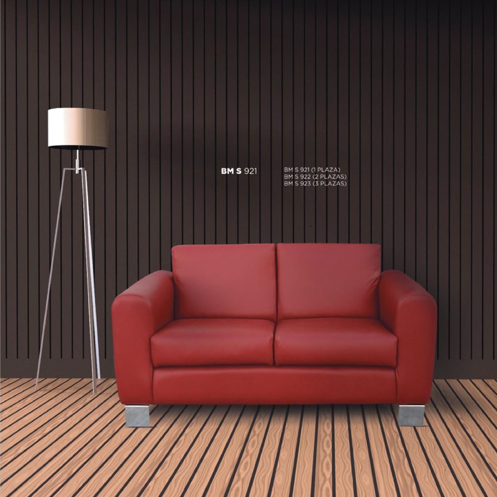 Sofá rojo de dos plazas