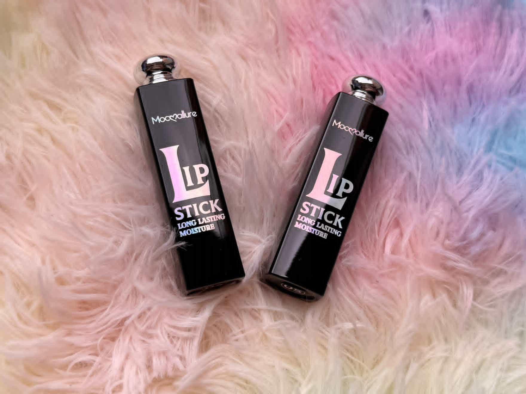 Labial Moisturizante Mooncolure tono rosa y rojo