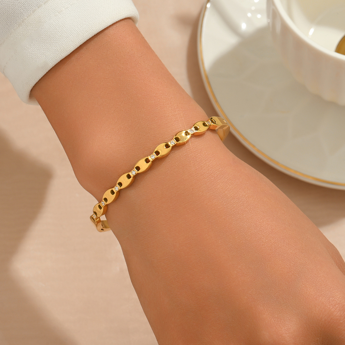 Elegant Linked Bangle Set 505057