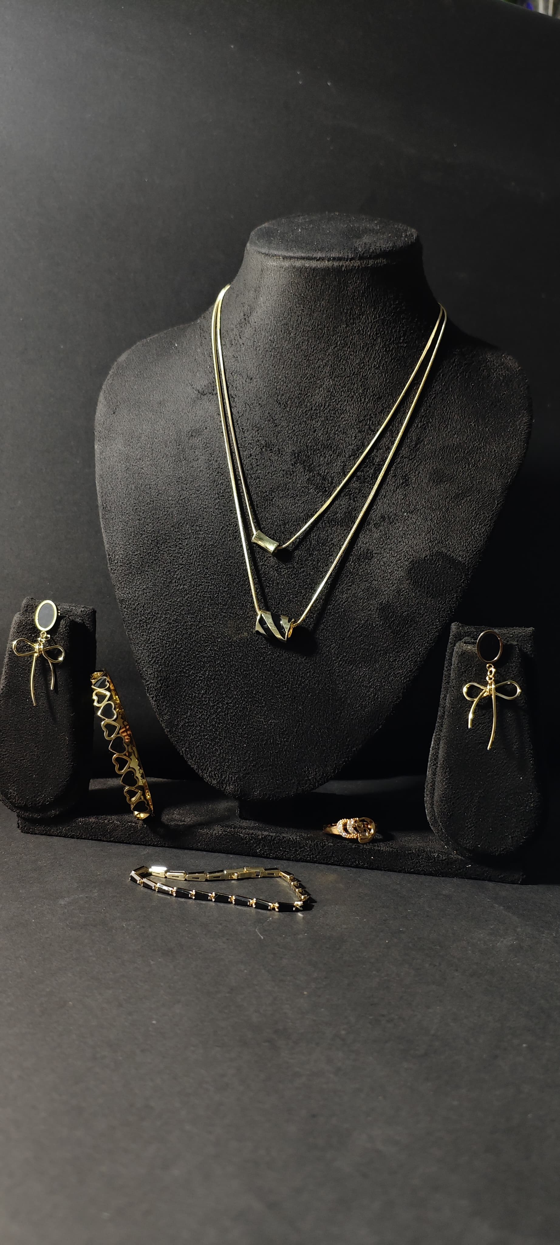 Elegant Gold plated and Black Jewelry Set