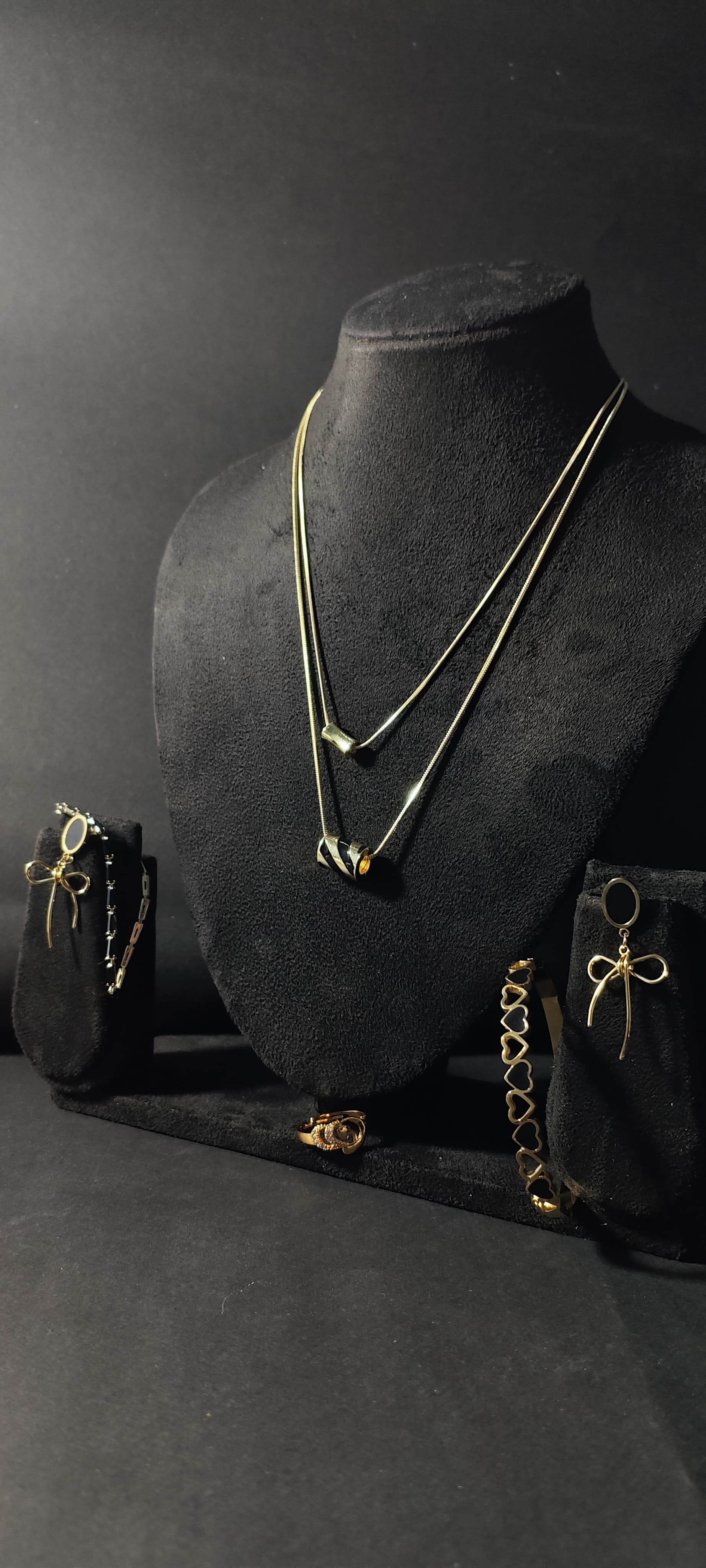 Elegant Gold plated and Black Jewelry Set