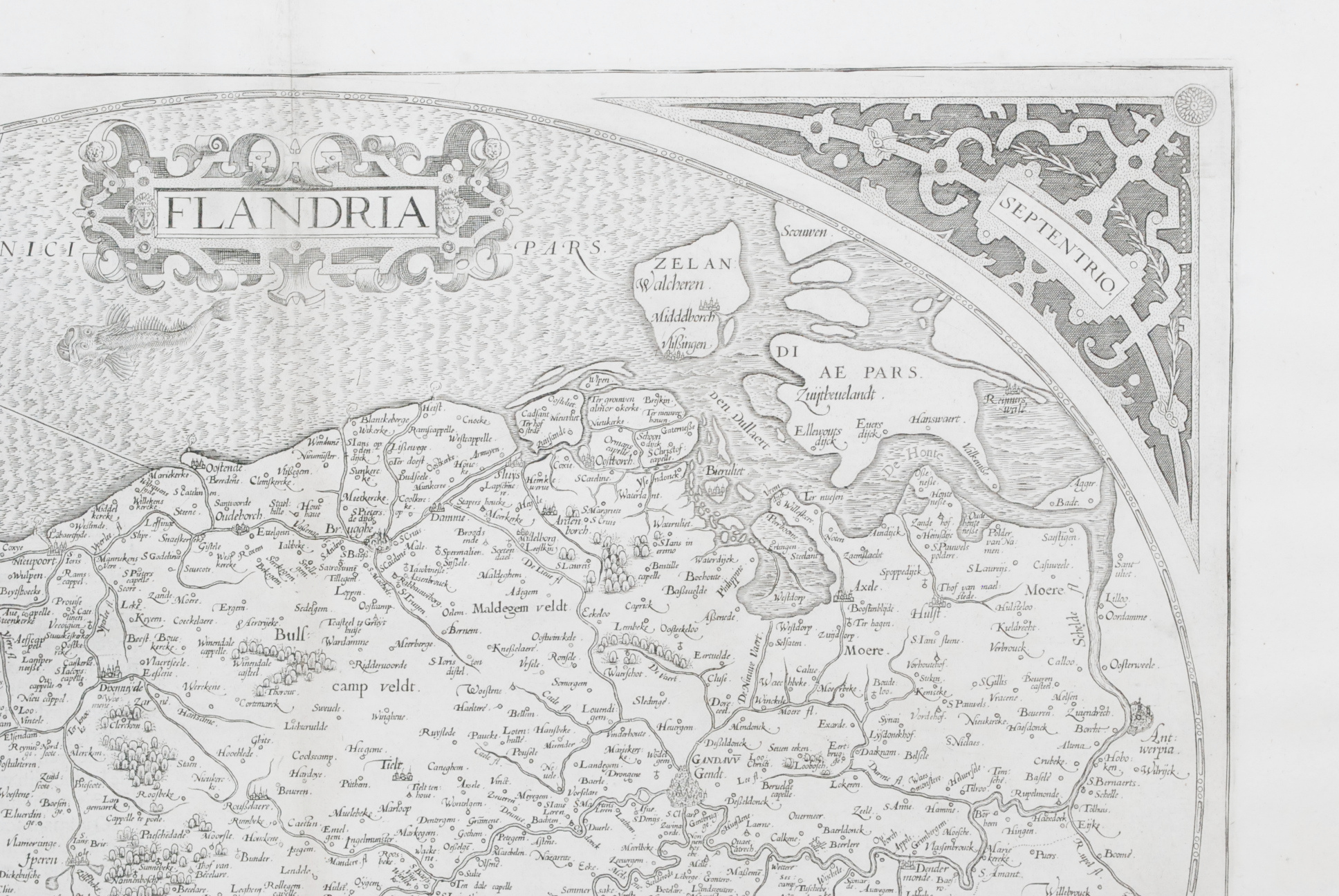FLANDRIA. EN MARGEN INFERIOR IZQUIERDA EN EL INTERIOR DEL ÓVALO - GERARDUS MERCATOR RUPELMUNDANUS-DESCRIBEBAT (FLANDES, COMO ES DESCRITA POR GERARDUS MERCATOR) CUM PRIUILEGIO.