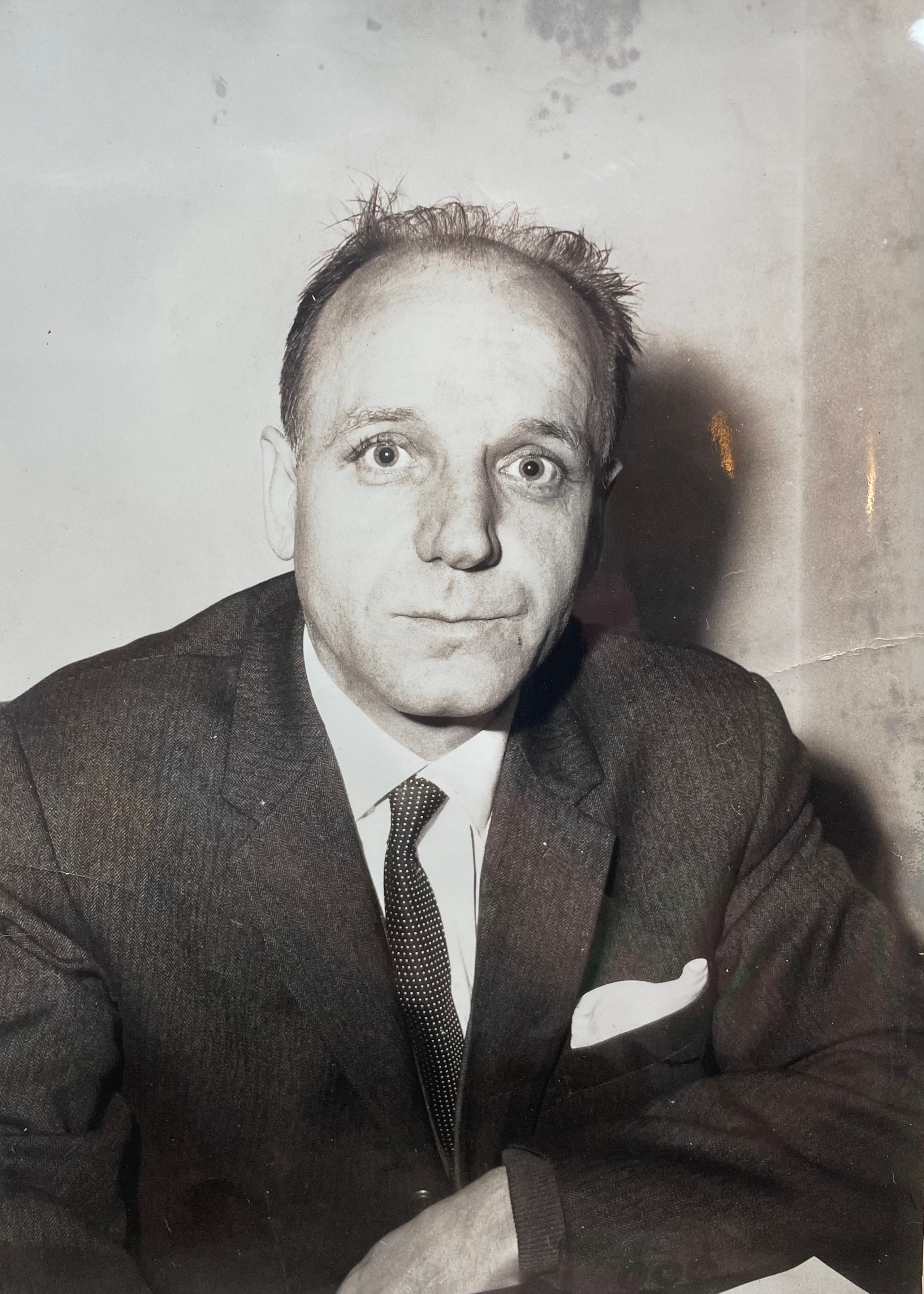 FOTOGRAFÍA - LUIS DE CASTRESANA CON DEDICATORIA