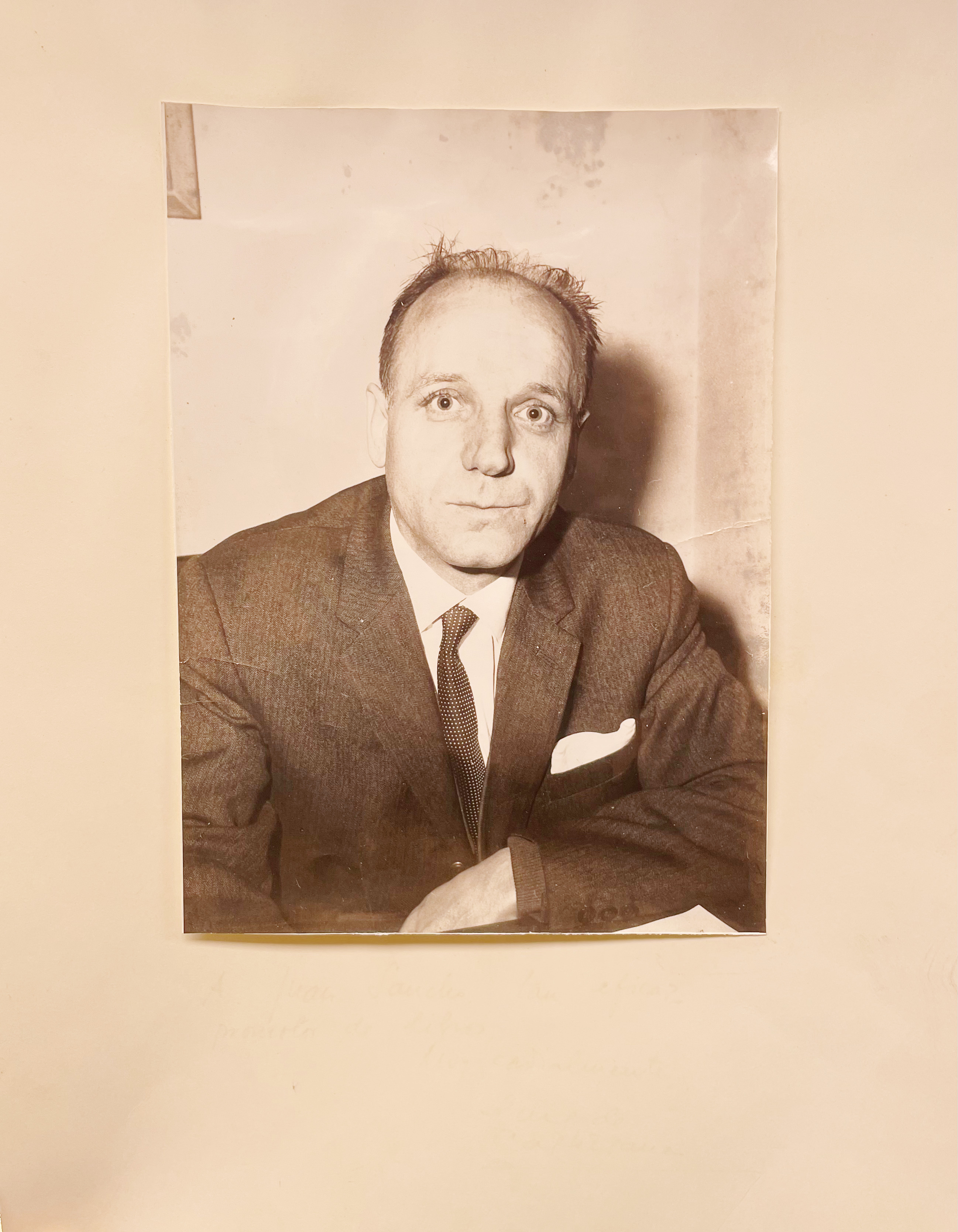 FOTOGRAFÍA - LUIS DE CASTRESANA CON DEDICATORIA