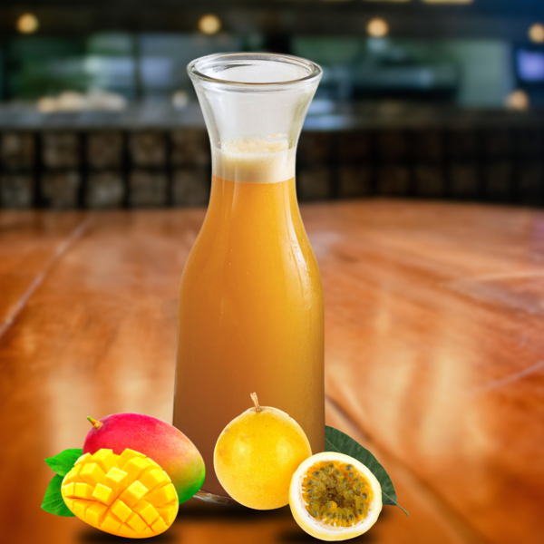 Jarra de jugo de mango y maracuyá