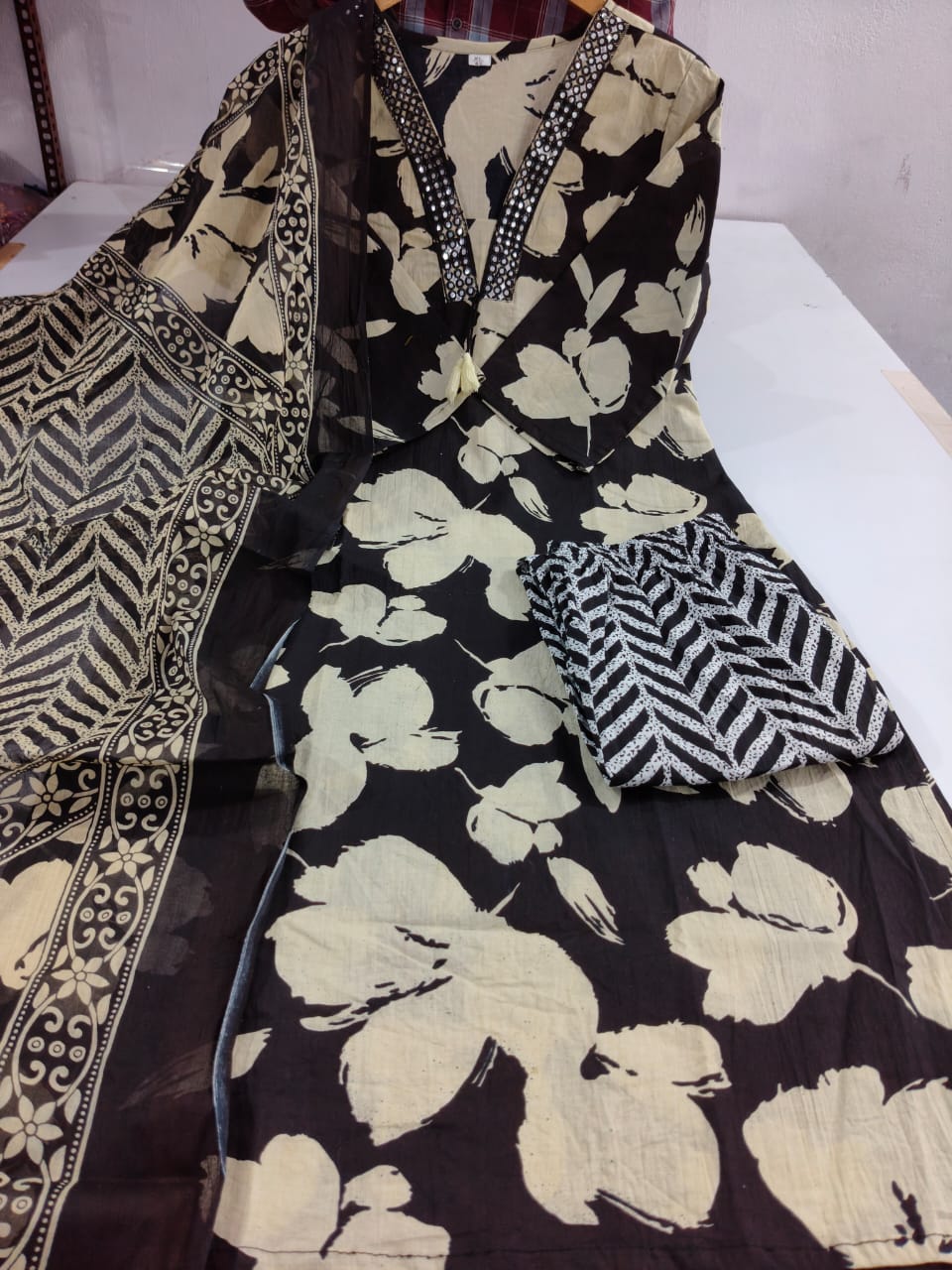 Elegant Black Floral Printed Suit