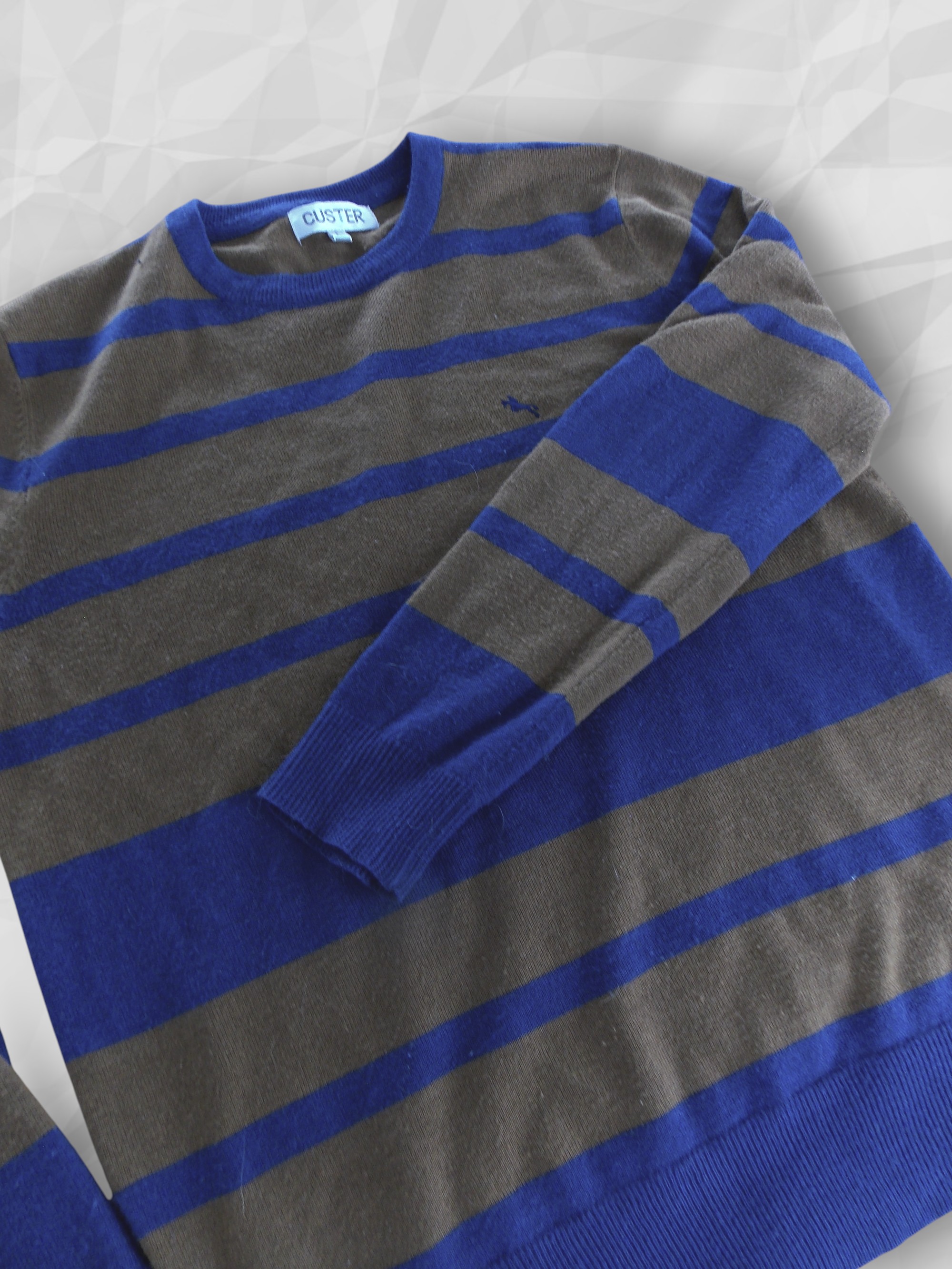 Busito dorado y azul