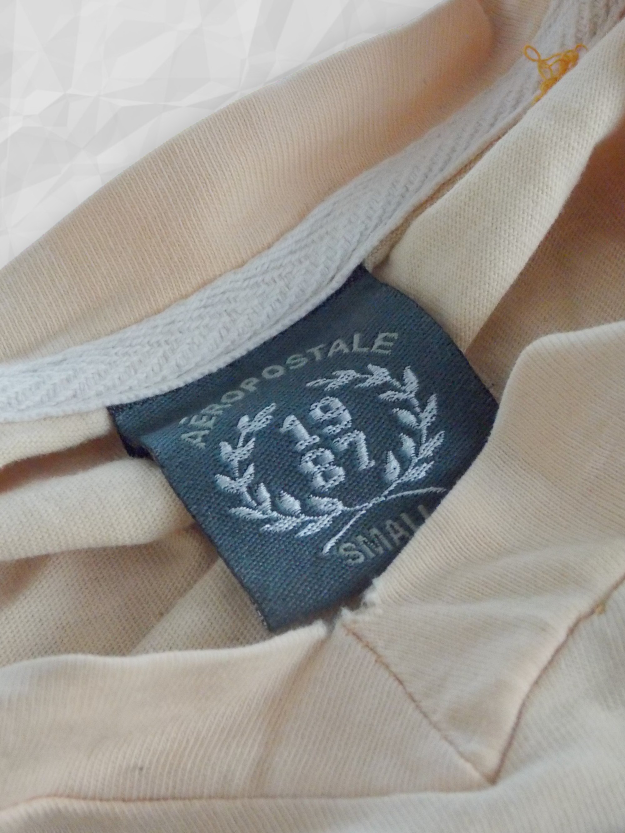 AEROPOSTALE amarilla