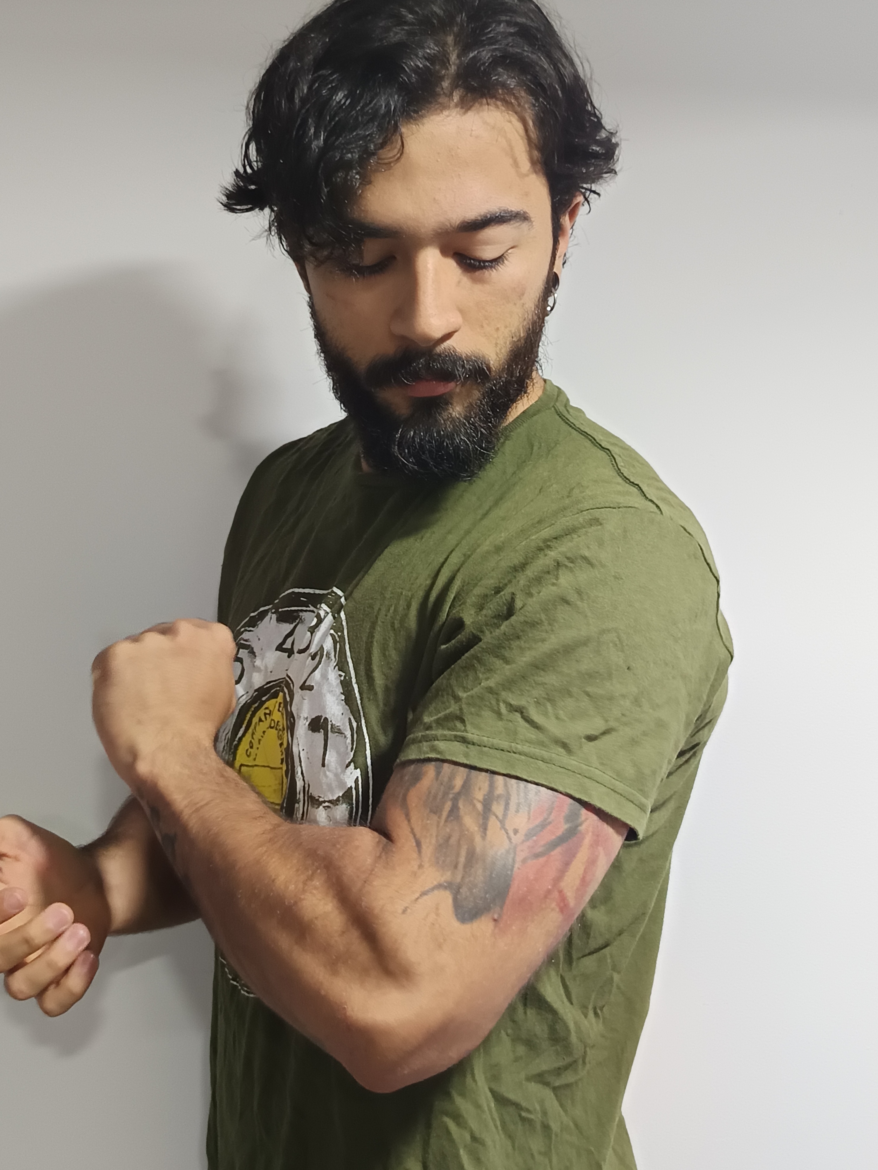 camiseta verde militar