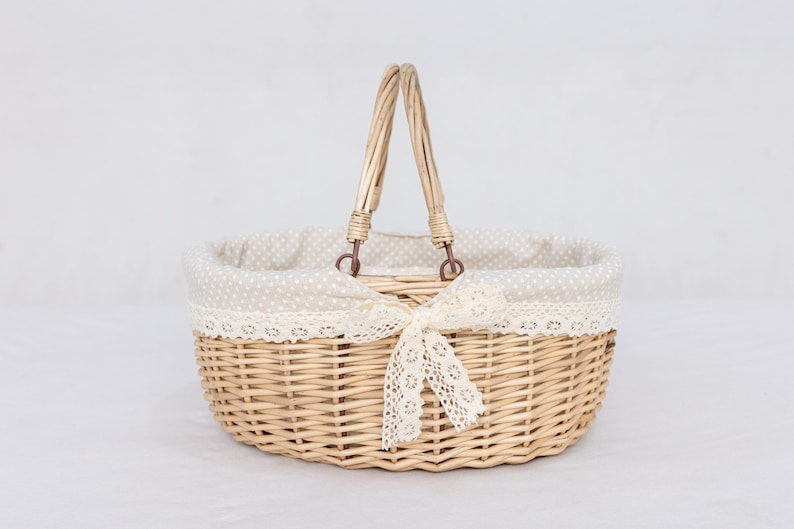 Vintage Lace Lined Wicker Picnic Basket: Handwoven Farmhouse Decor