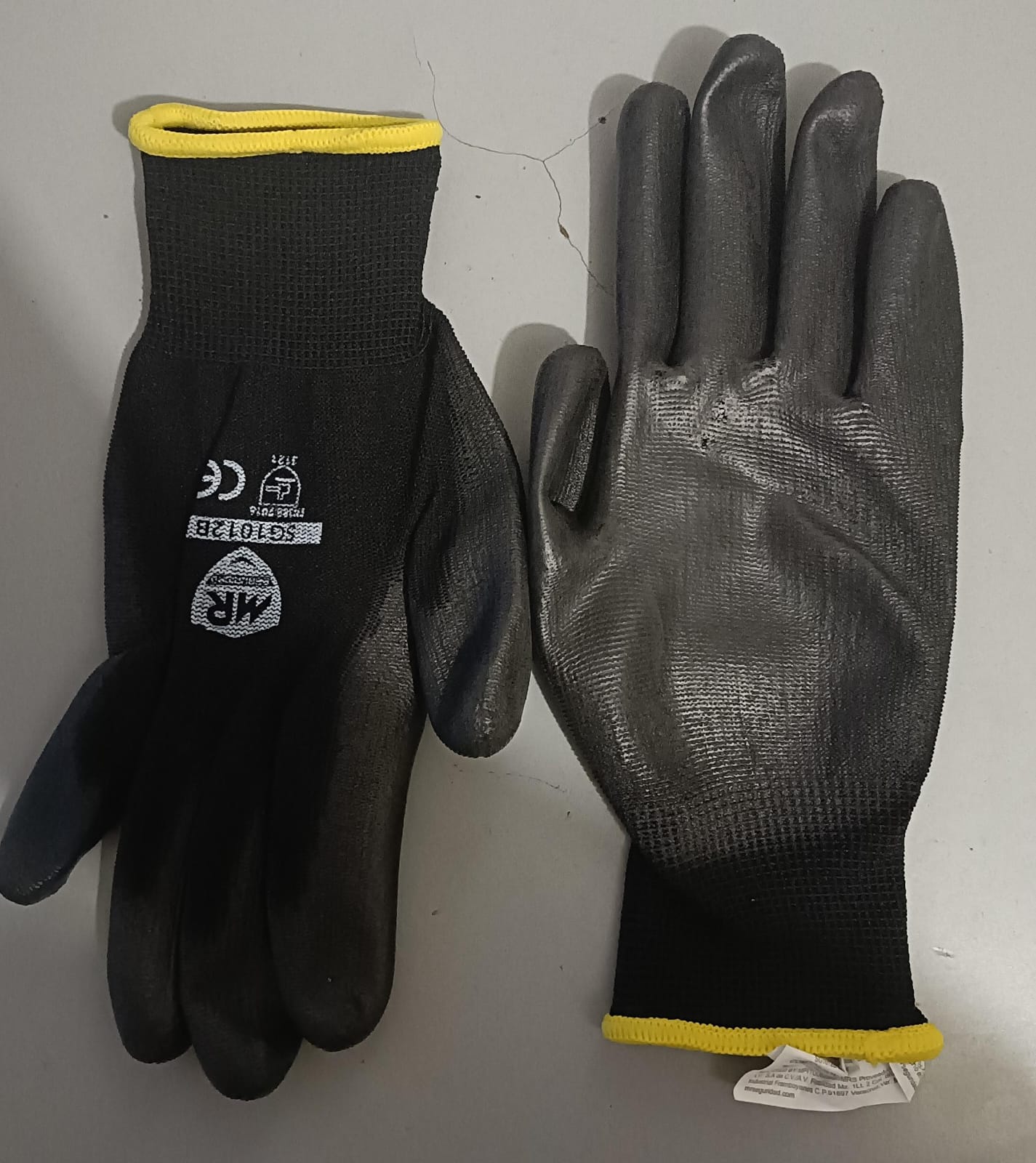 Guante Nylon de poliester negro con palma de Poliuretano