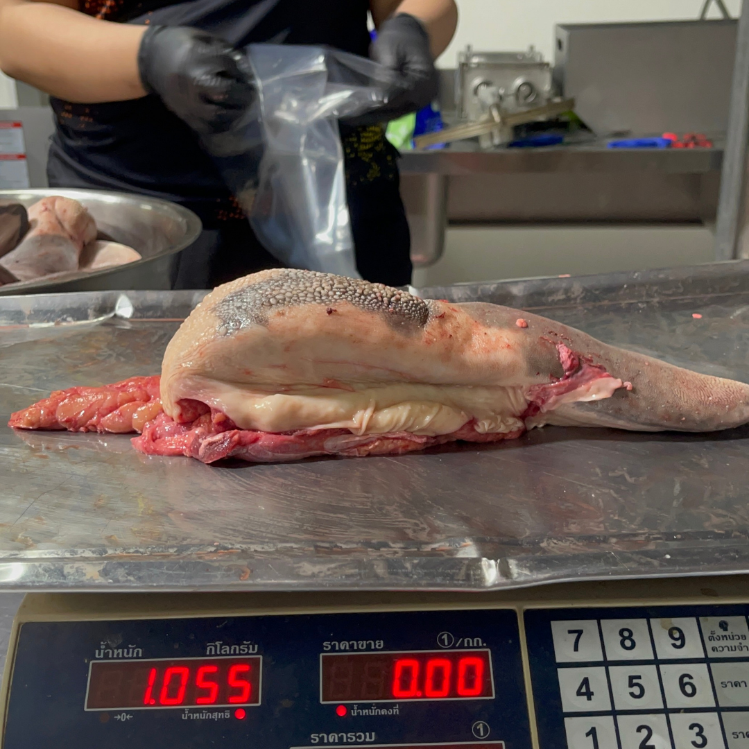 ลิ้นวัวสดโคขุน