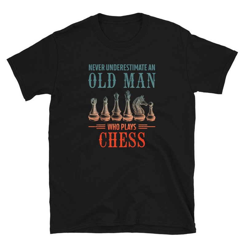 Never Underestimate an Old Who Plays Chess Unisex T-Shirt