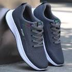 Sepatu olahraga pria