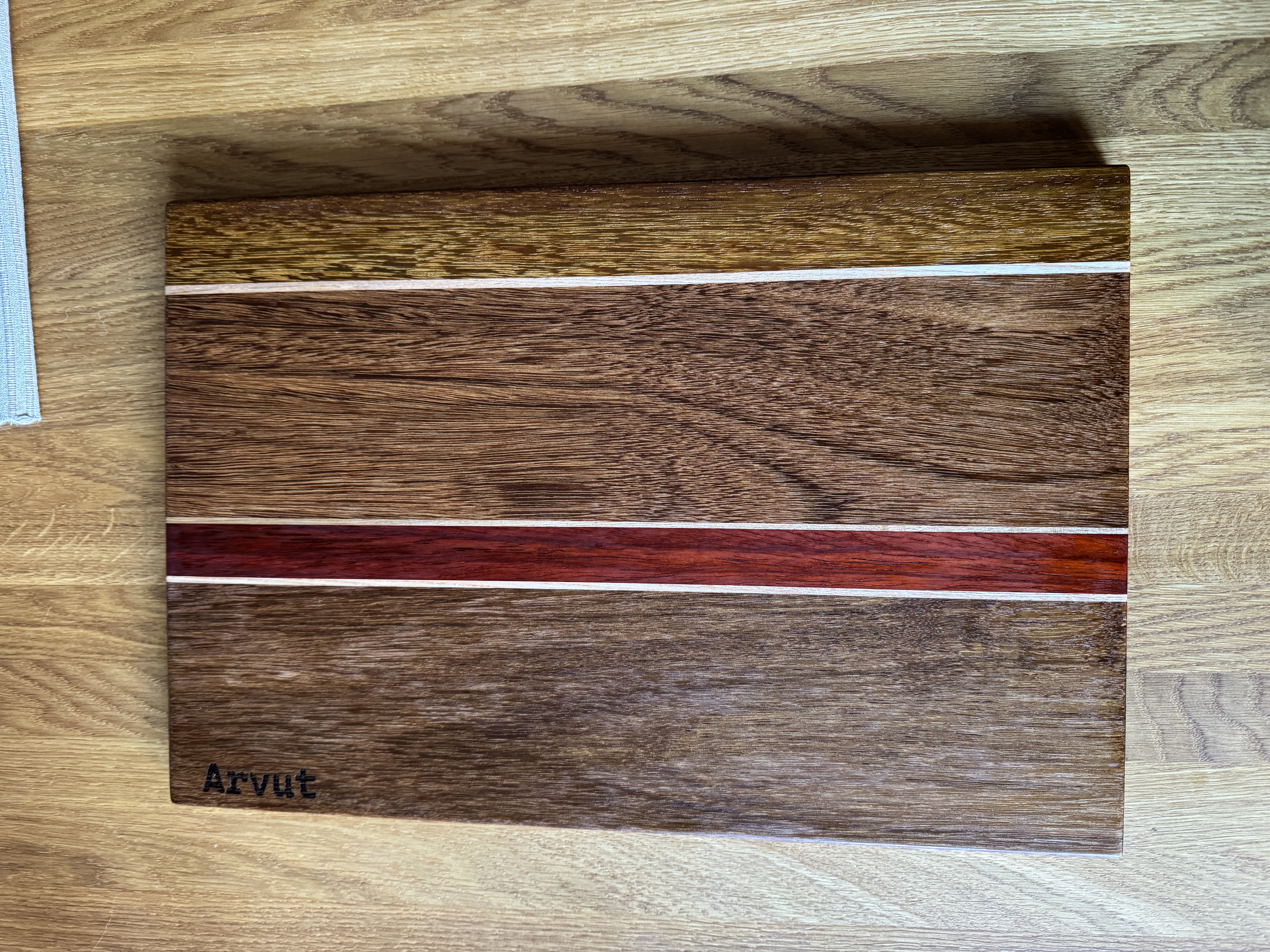 Premium medinė pjaustymo - patiekimo lentelė