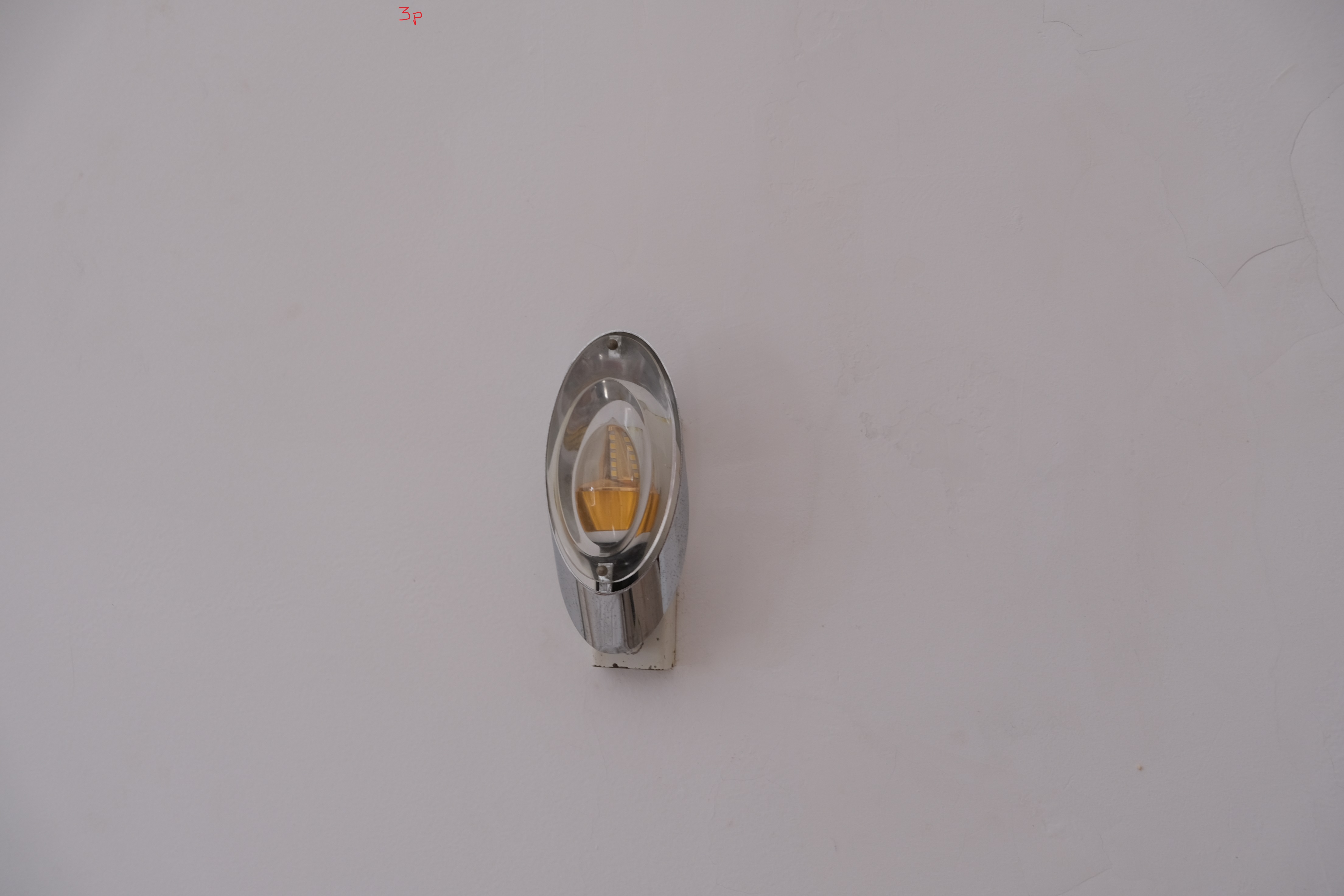 Wall-mounted modern light fixture