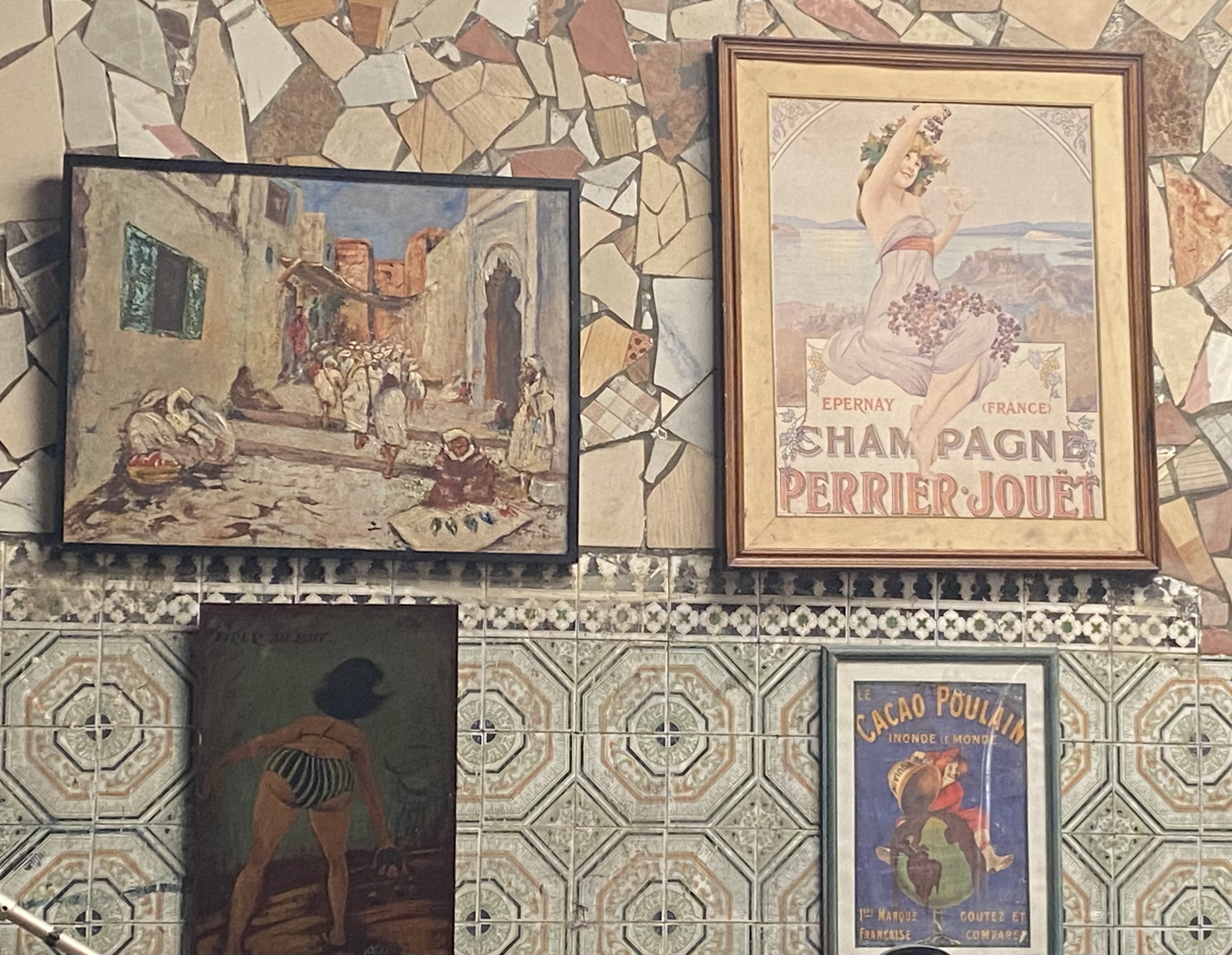 Vintage Framed Art Prints Set