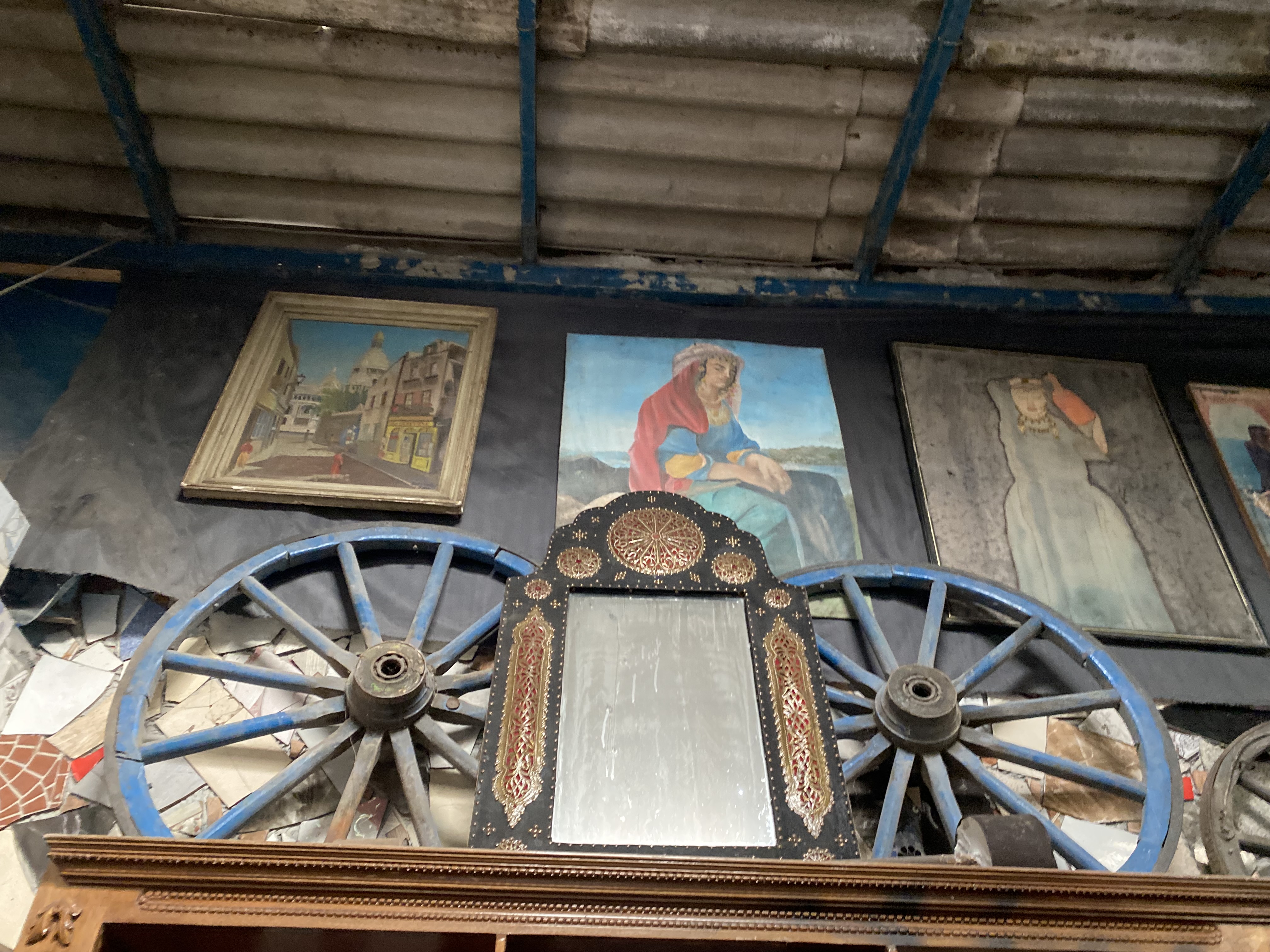 Antique Decorative Wagon Wheel Mirror