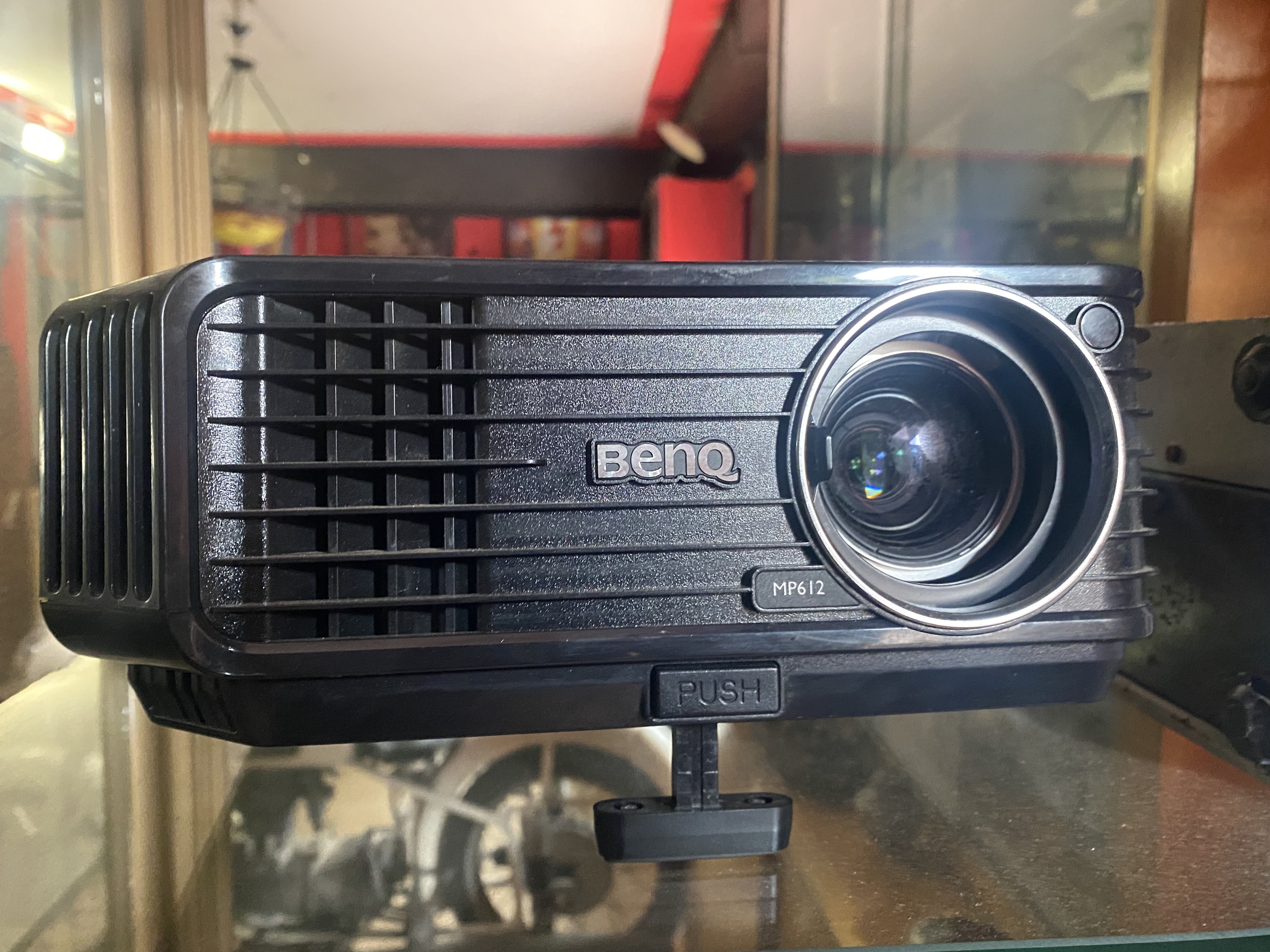 BenQ MP612 Projector