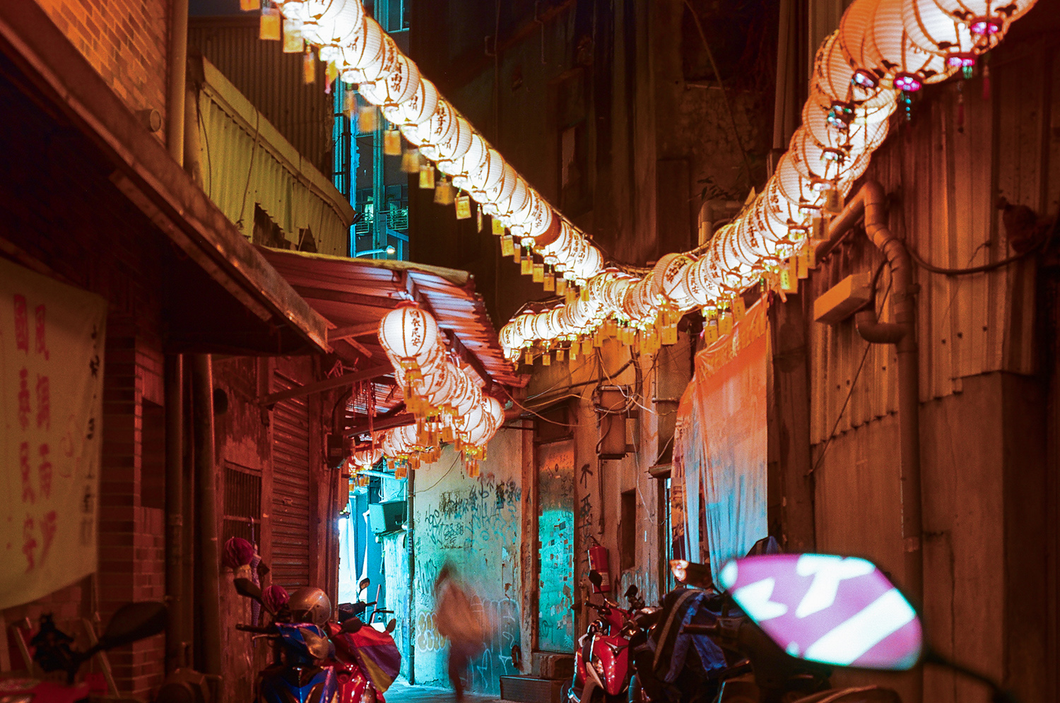 Taipei Alley (Taipei, Taiwan) 