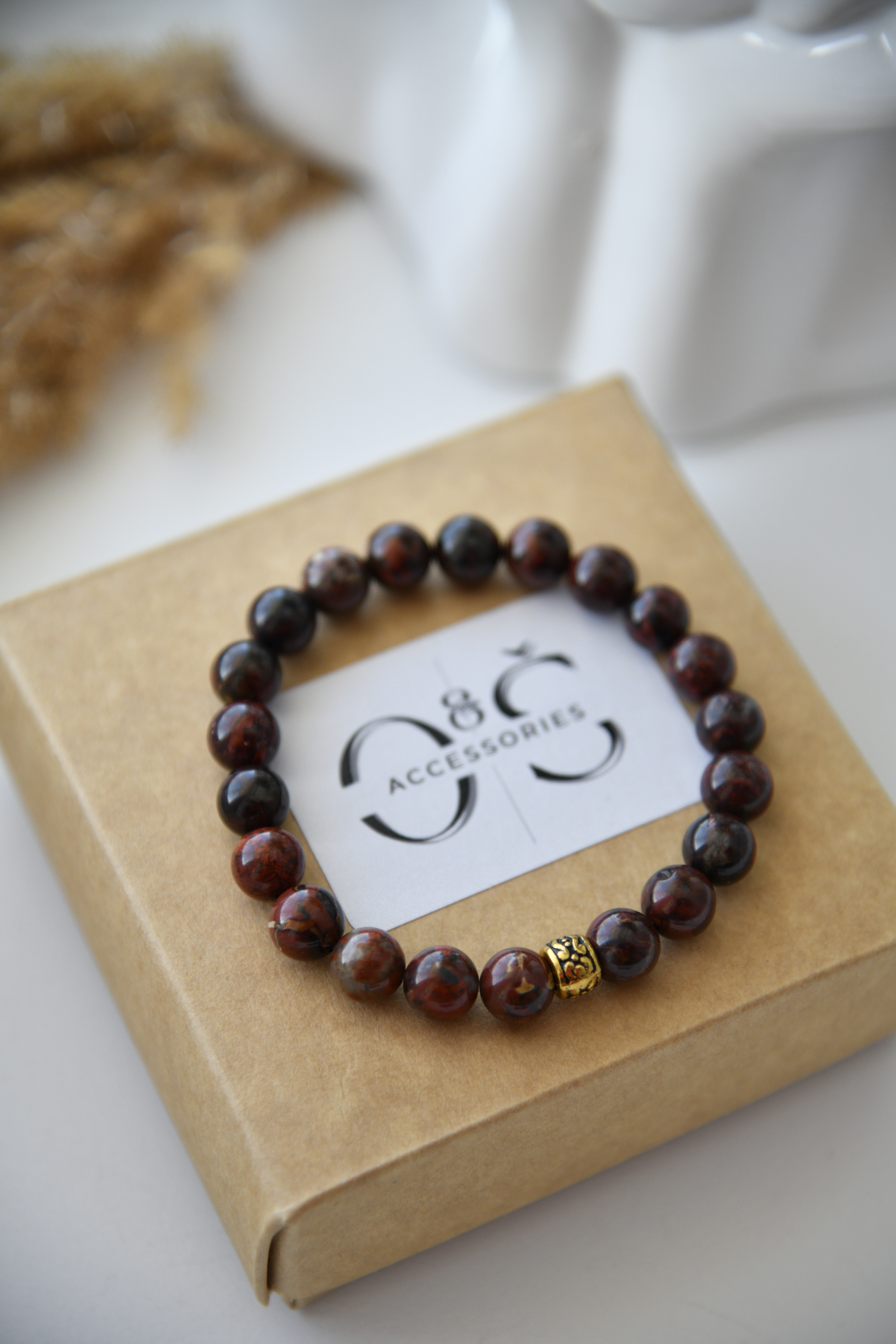 Natūralių akmenų apyrankė