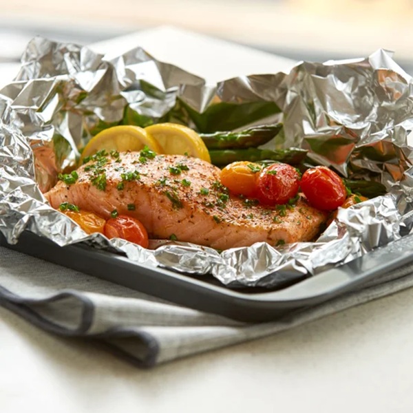 Reynolds Wrap Aluminum Foil – 250 Sq Ft Heavy-Duty Kitchen Foil