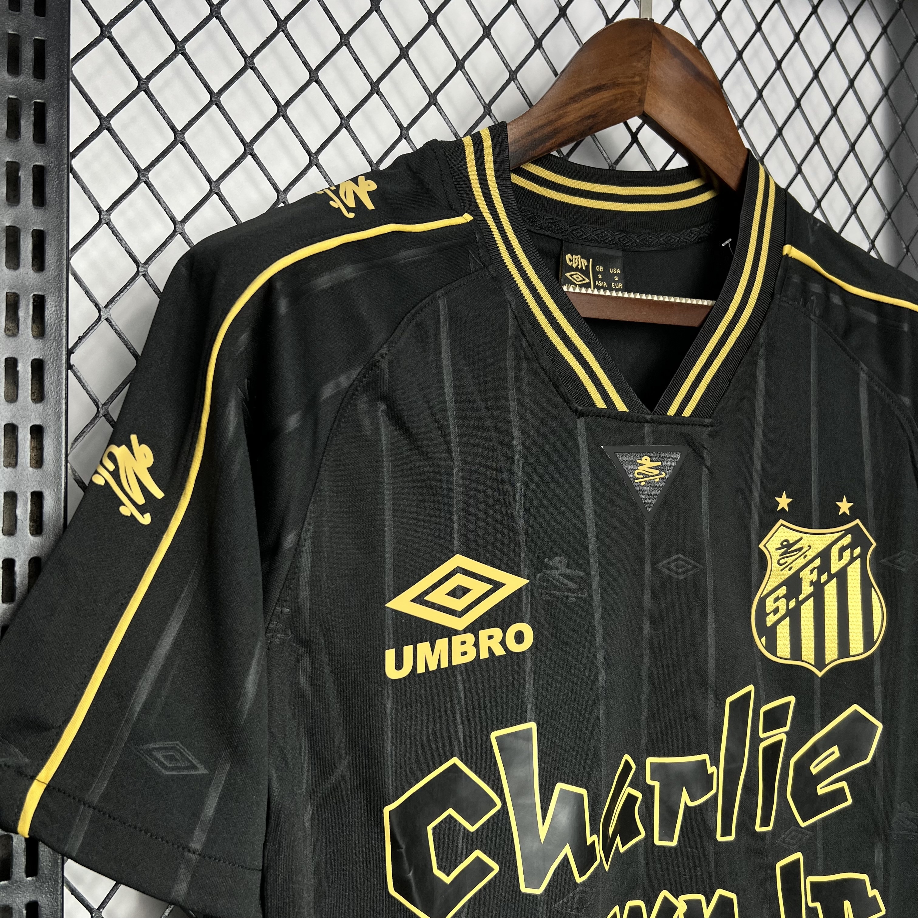 Camisa Santos x Charlie Brown Jr.