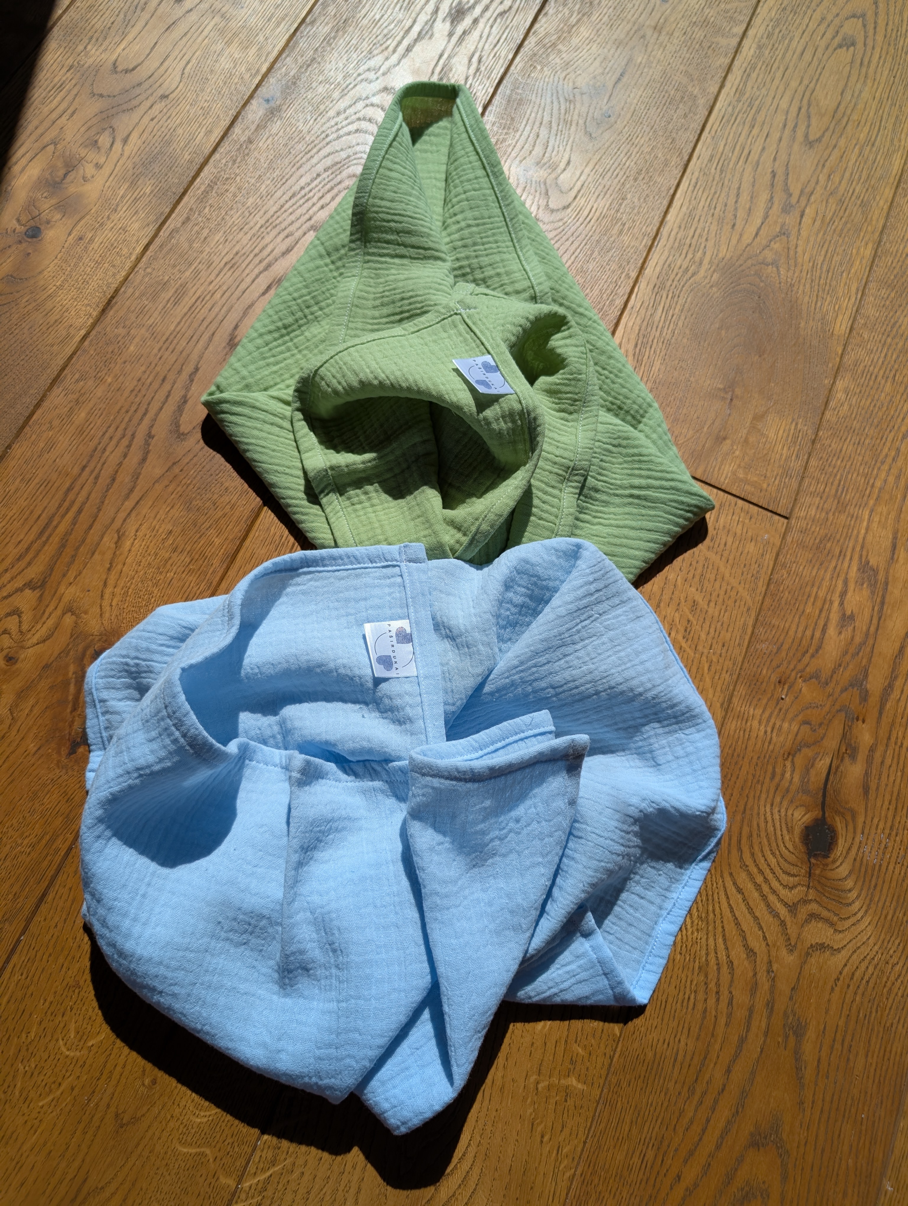 Du viengubi merliukai - žalia - melsva