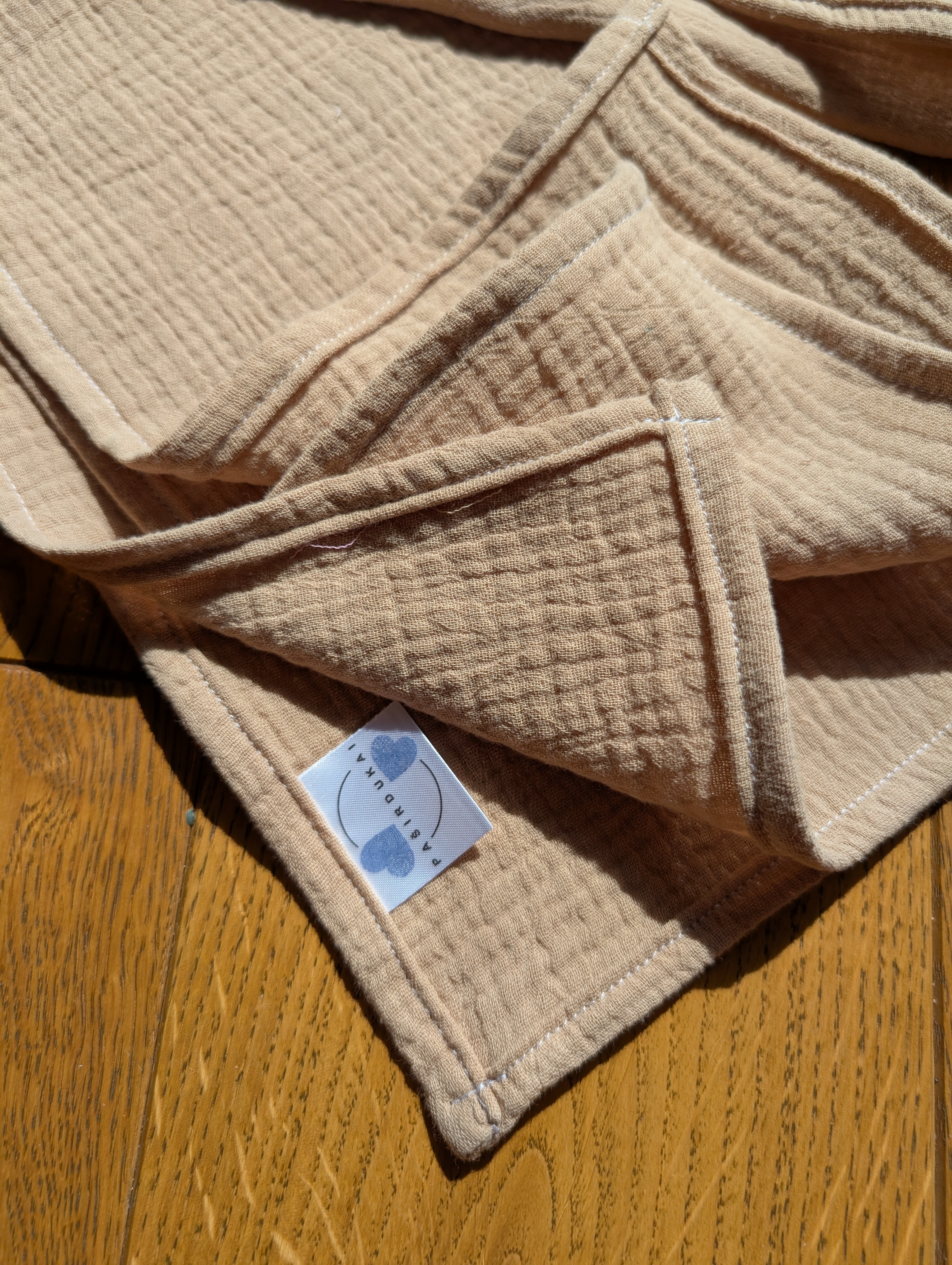 Trys viengubi merliukai - Camel ruda