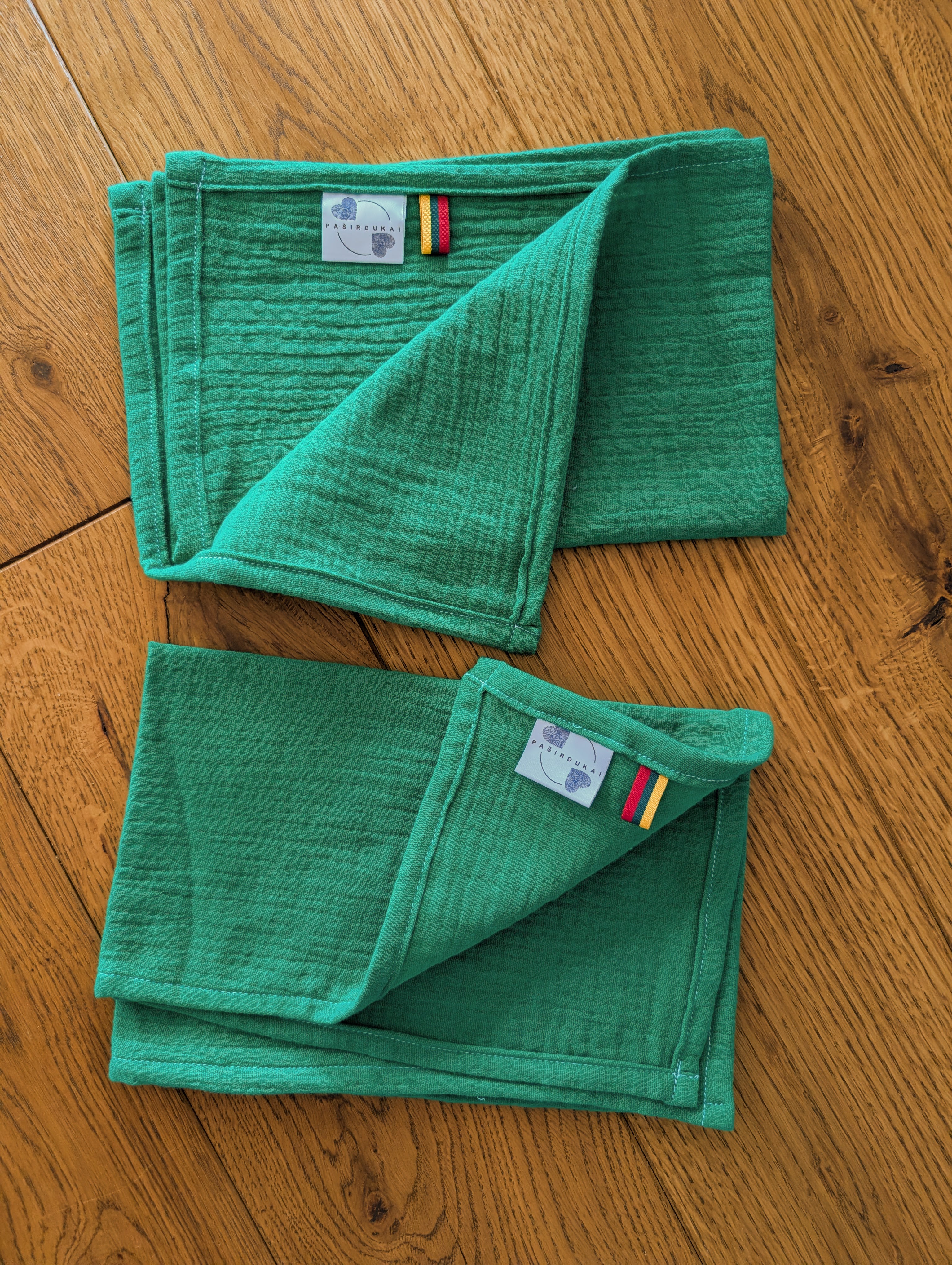 Du viengubi merliukai - Žali lapai