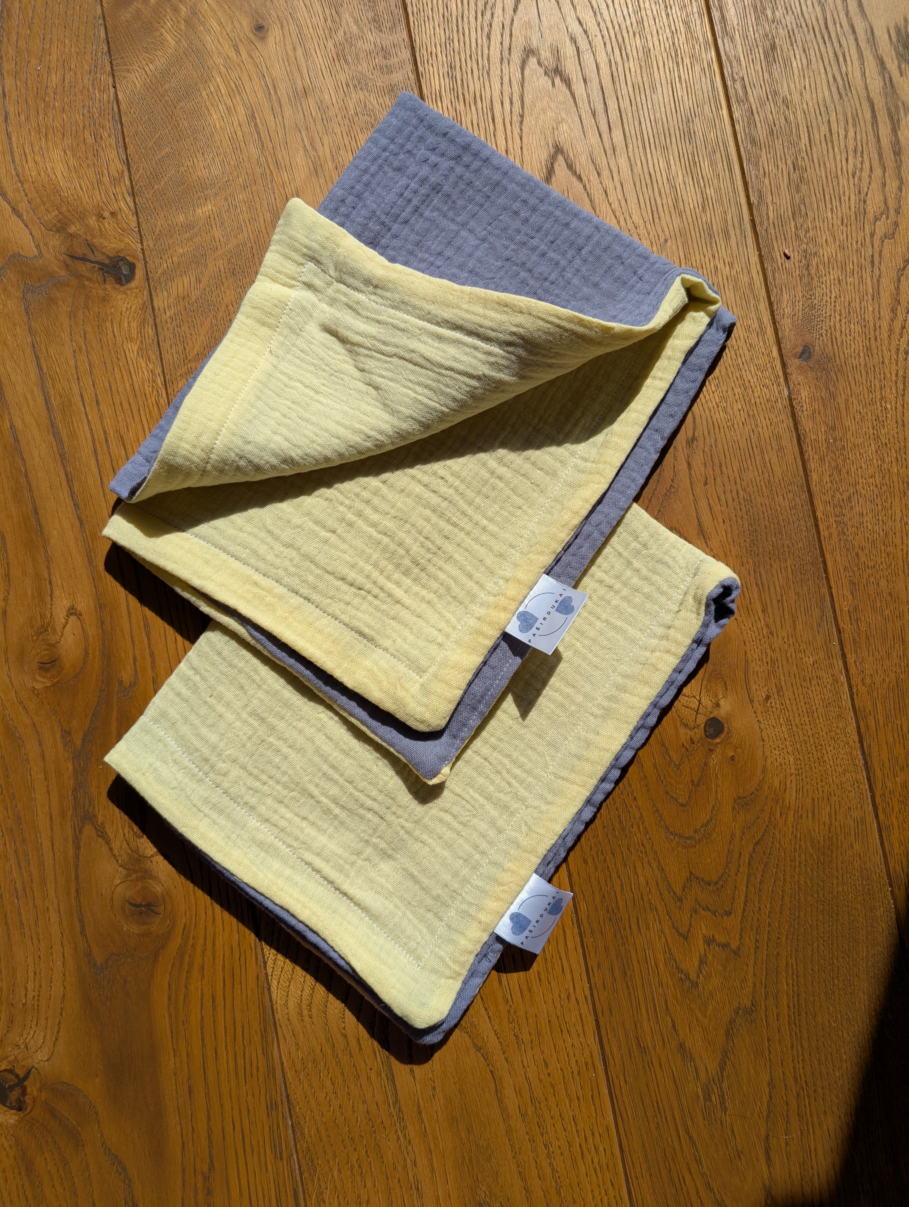 Du dvigubi merliukai - Pilkas-gelsvas