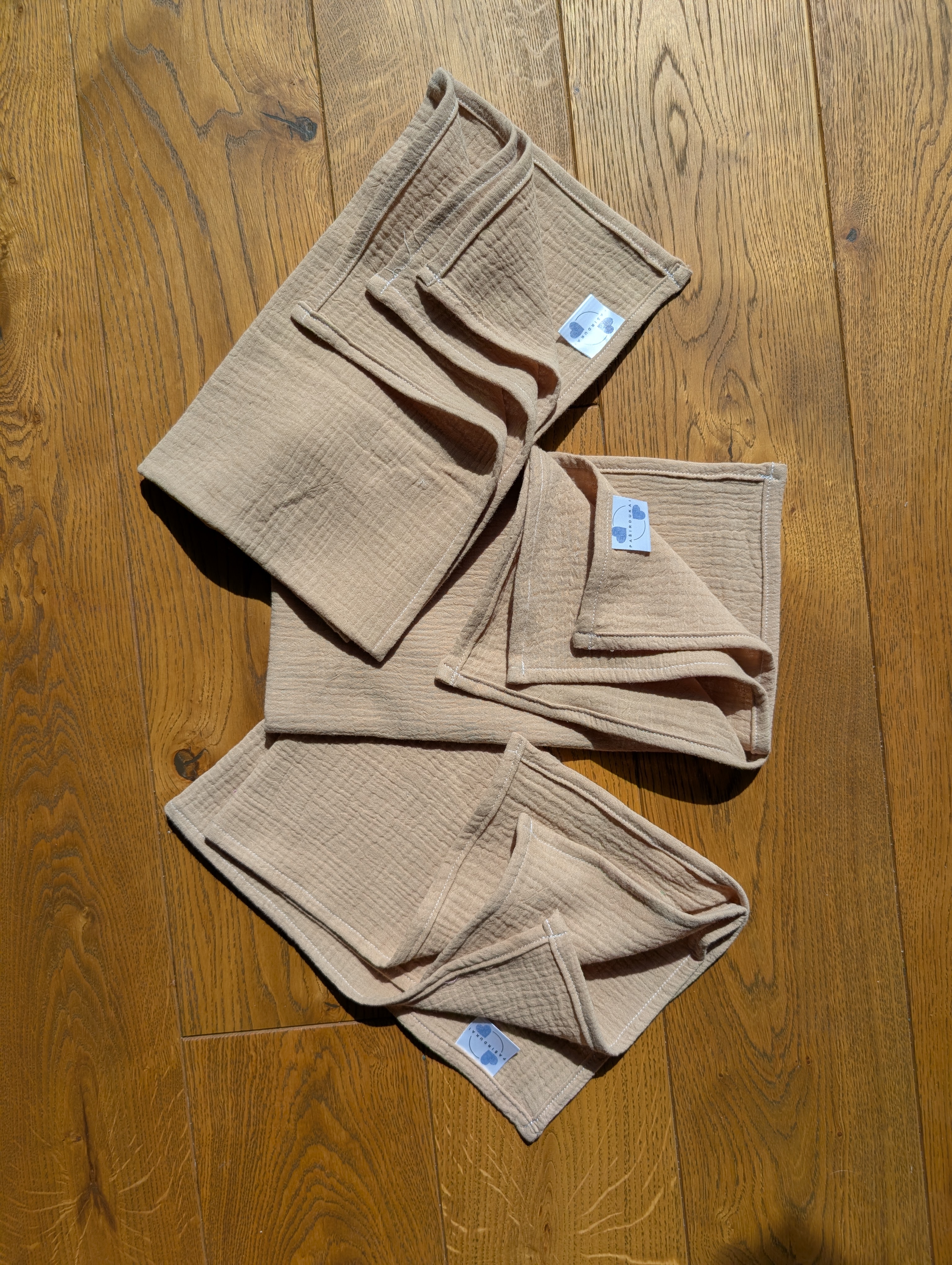 Trys viengubi merliukai - Camel ruda