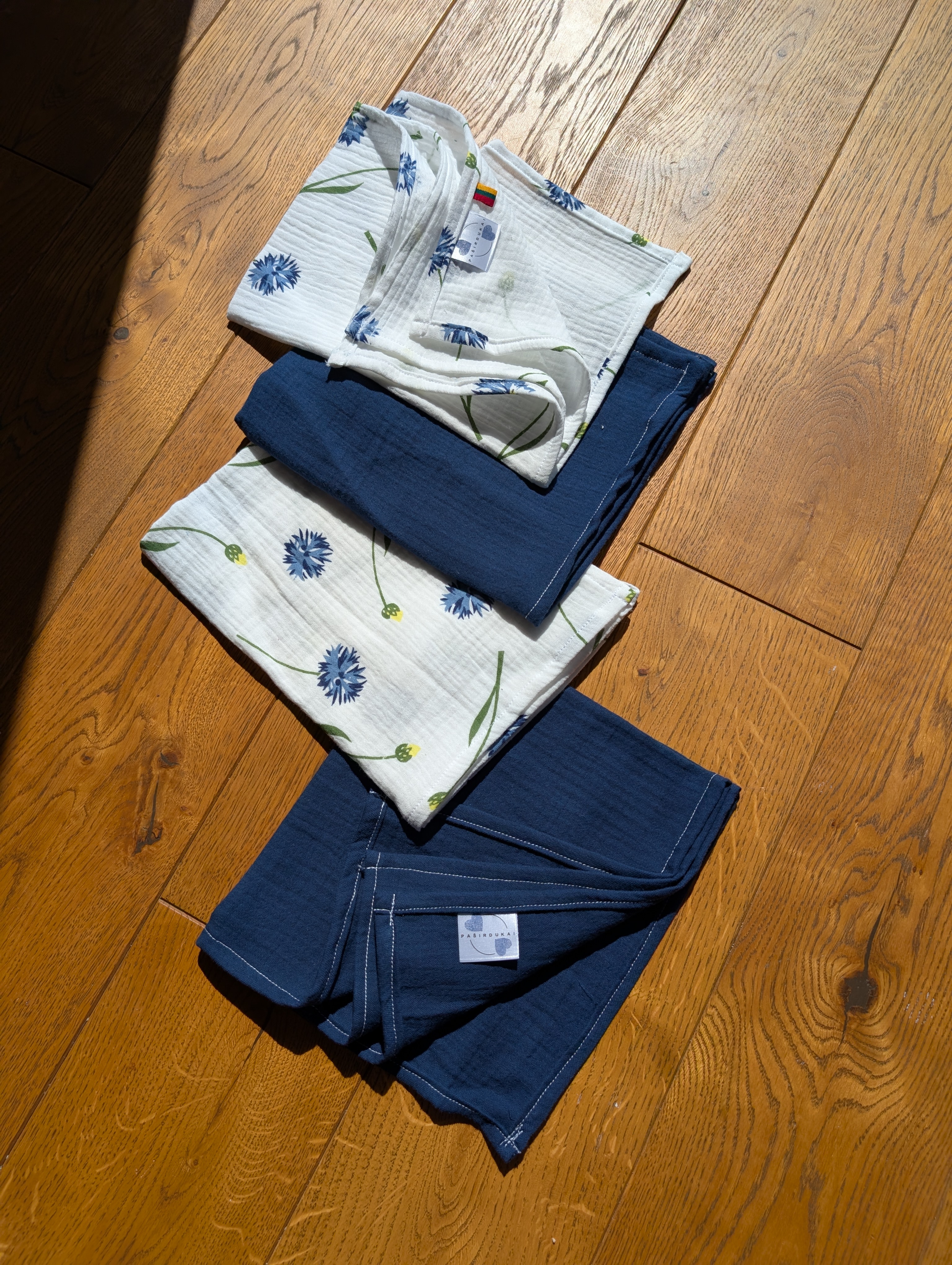 Keturi viengubi merliukai - Tamsiai mėlyna ir rugiagėlės