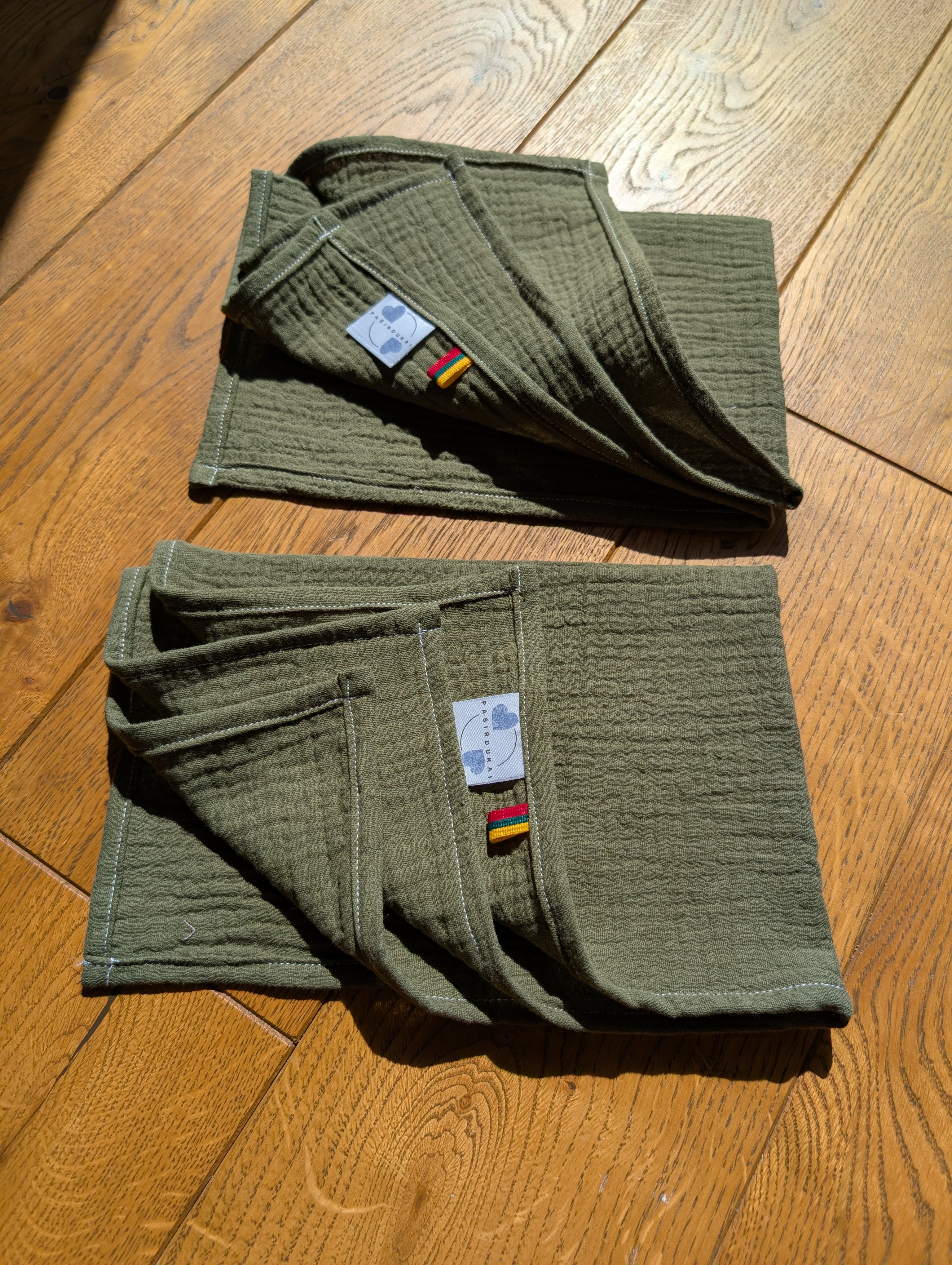 Du viengubi merliukai - Chaki