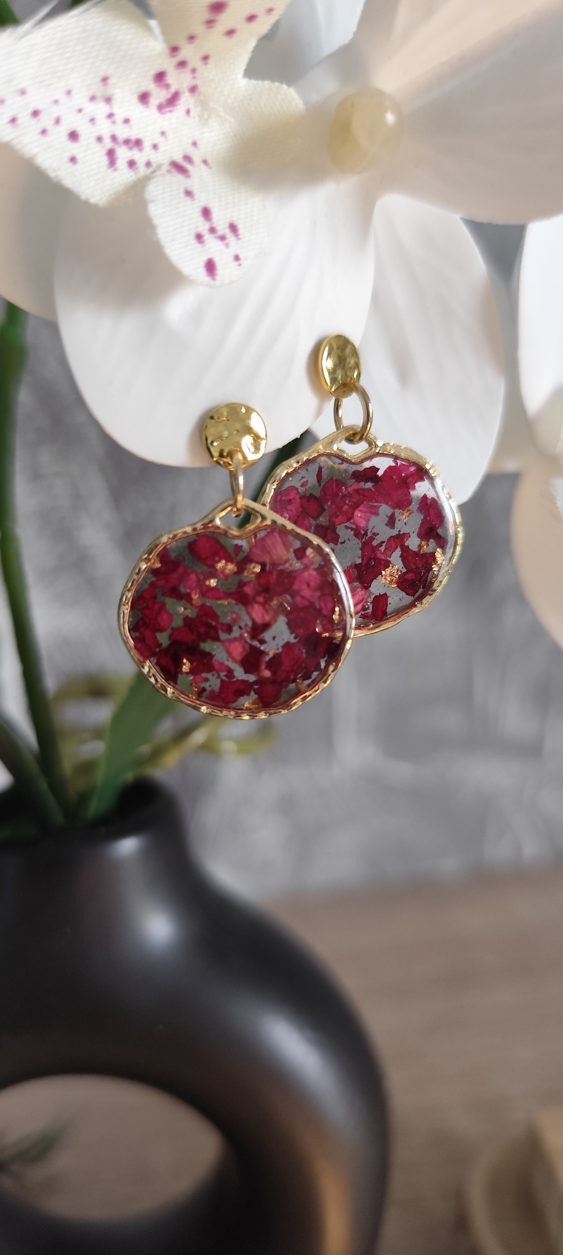 Boucles d'oreilles rondes en résine rouge