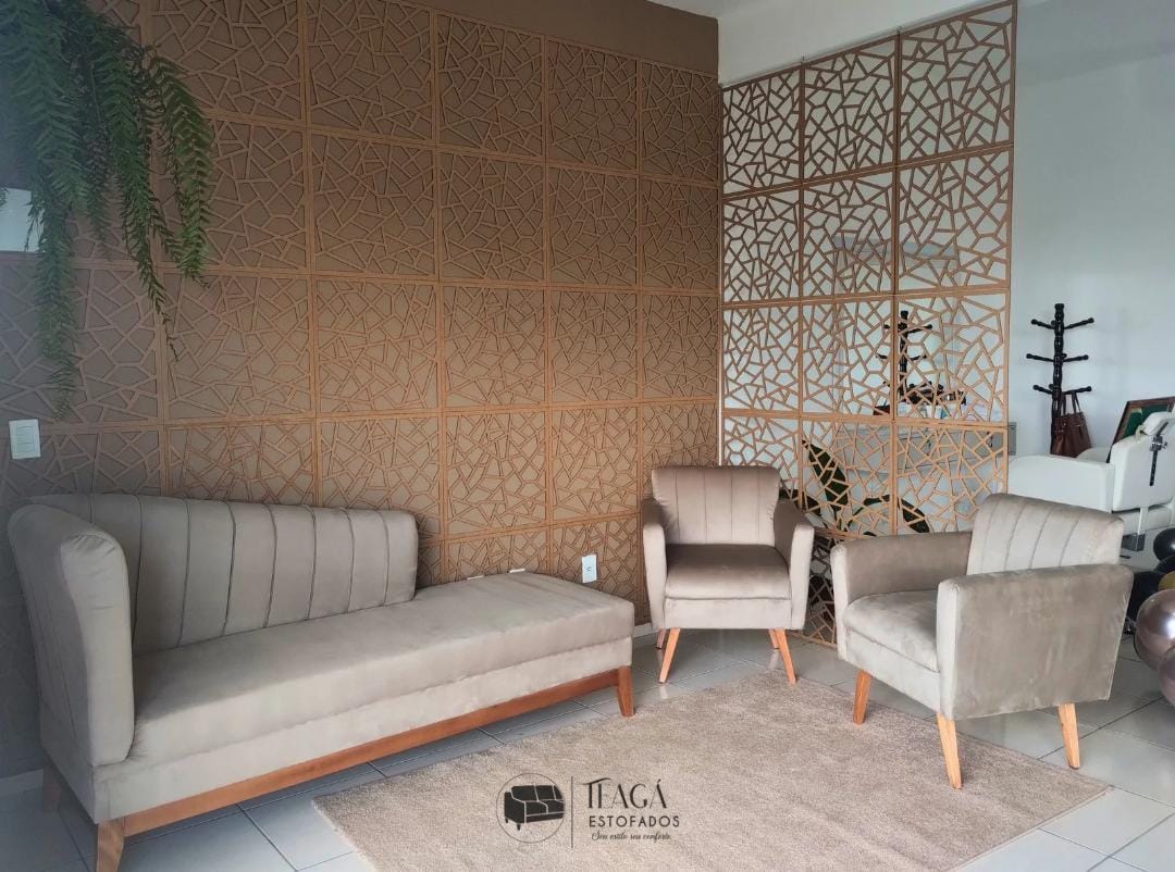 Conjunto de sofá e poltronas