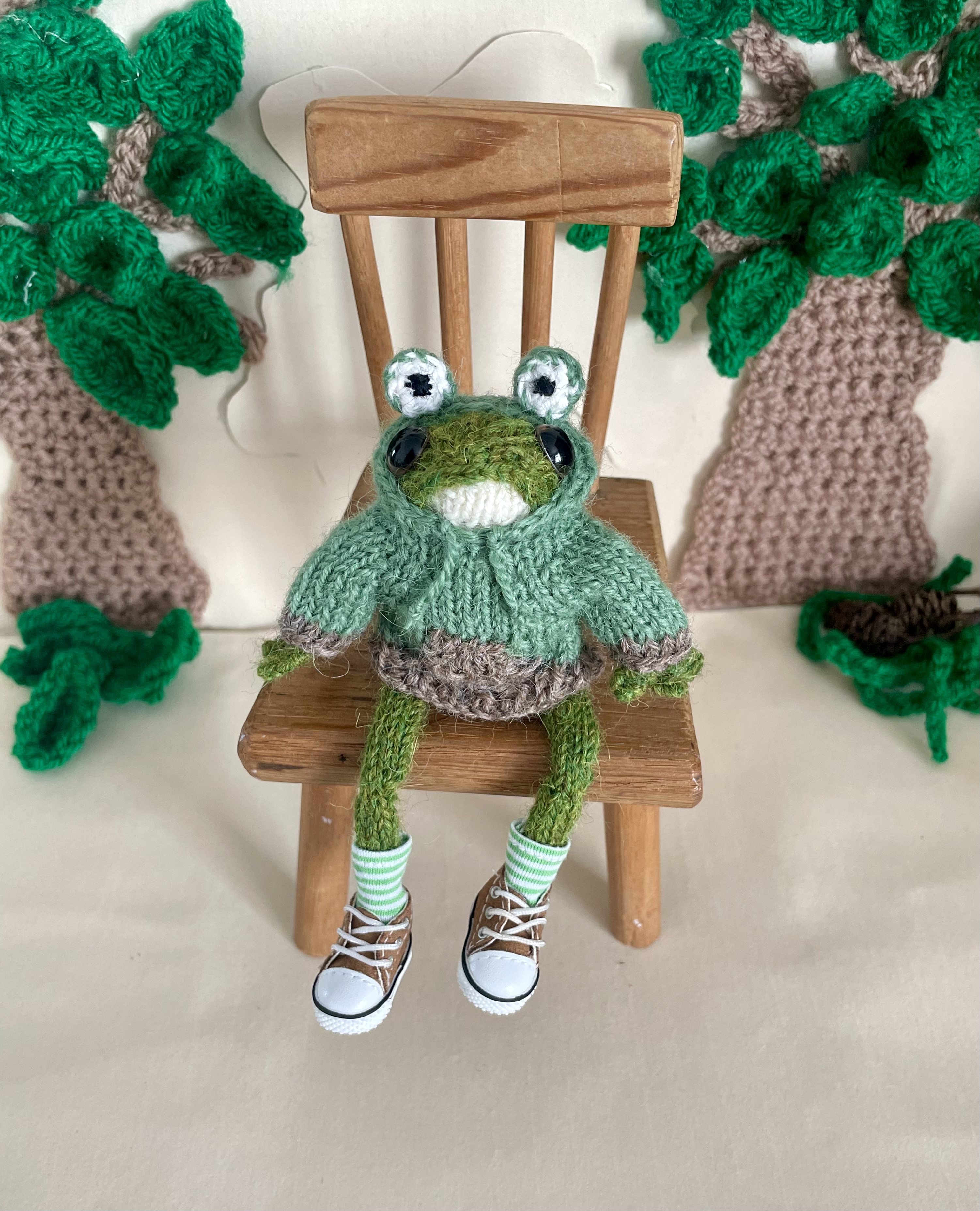 Peter the Little Knitted Frog