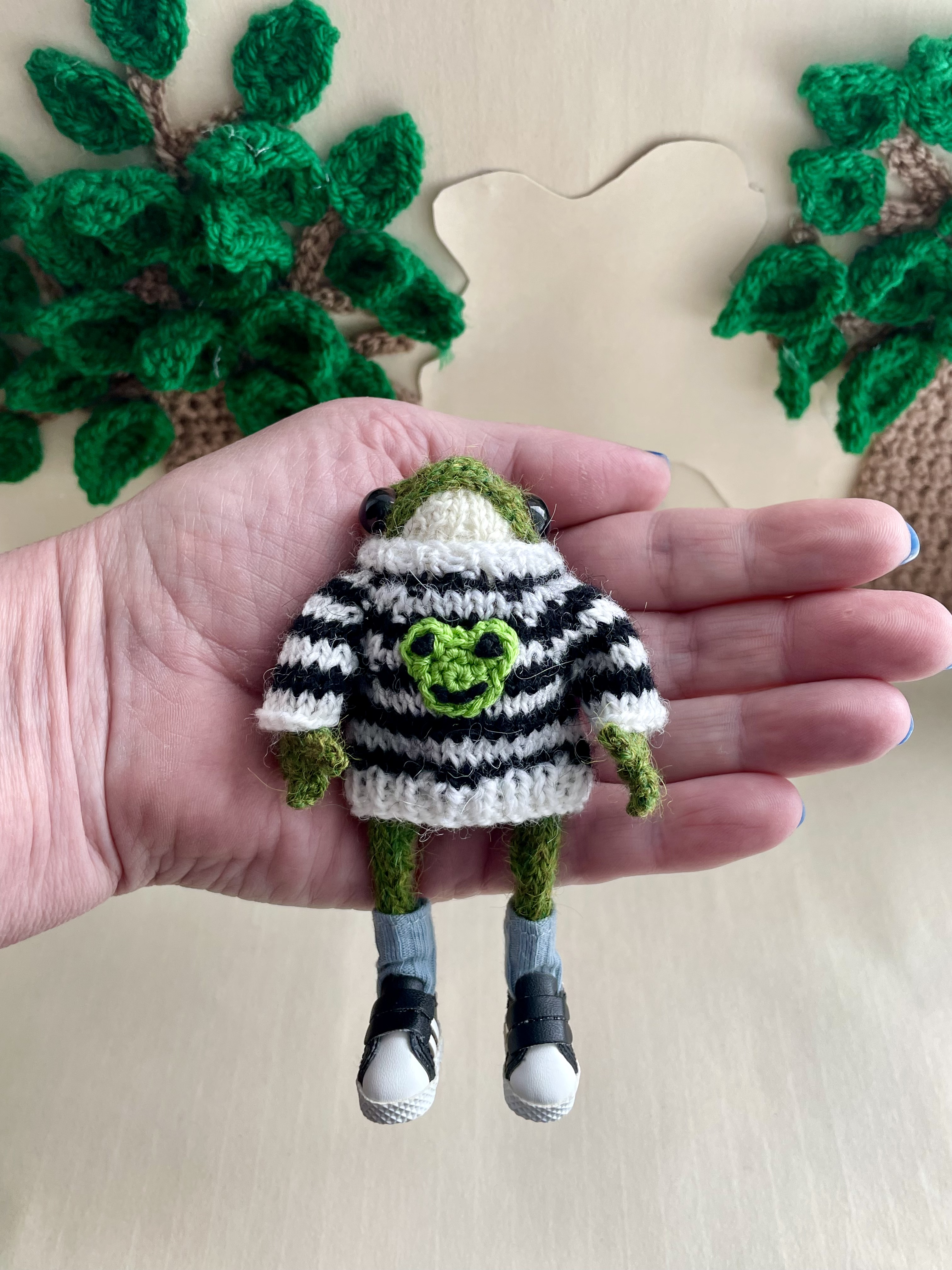 Jasper the little knitted frog ornament 