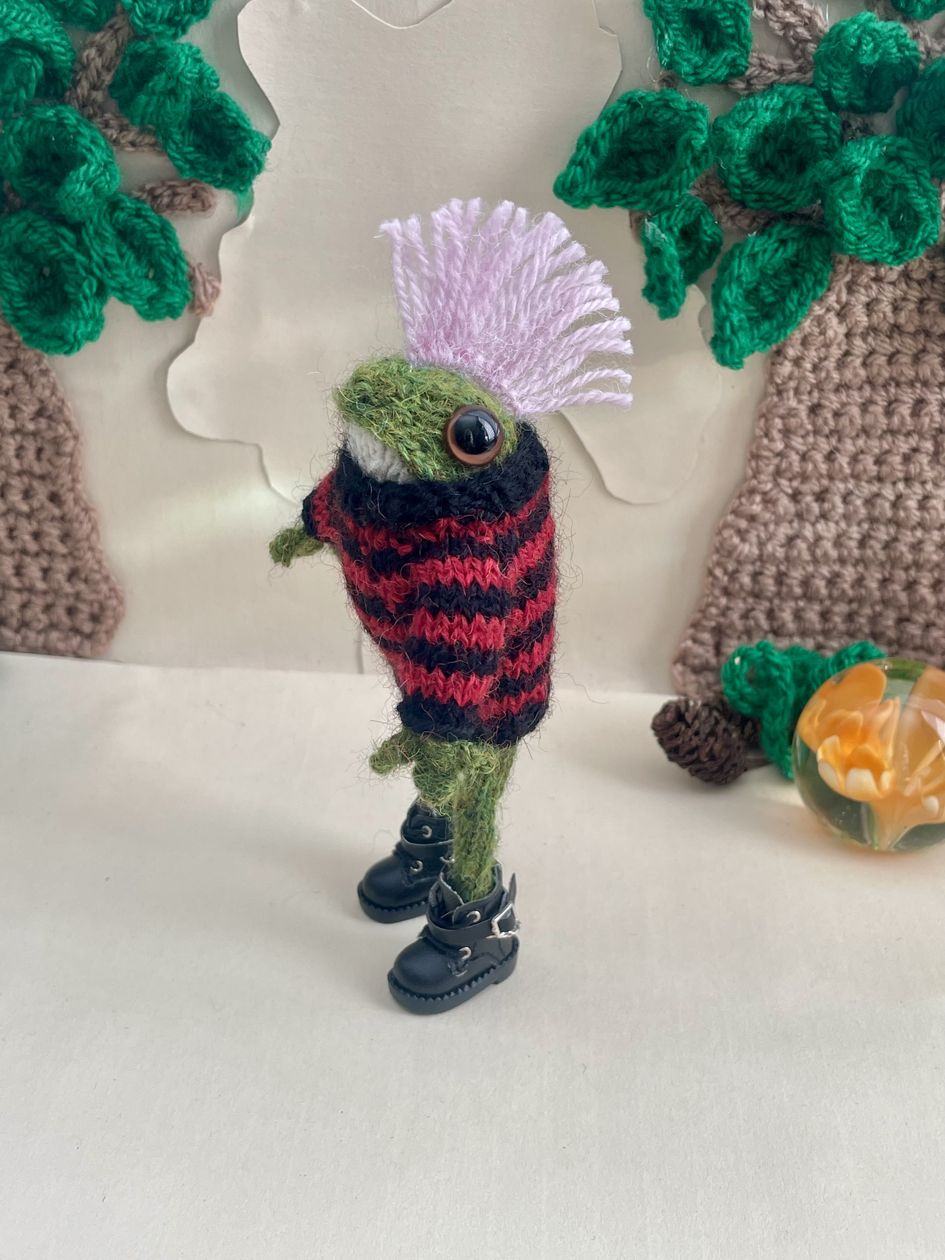 Roxy the Punk Rock Knitted Frog – Pink Mohican Edition