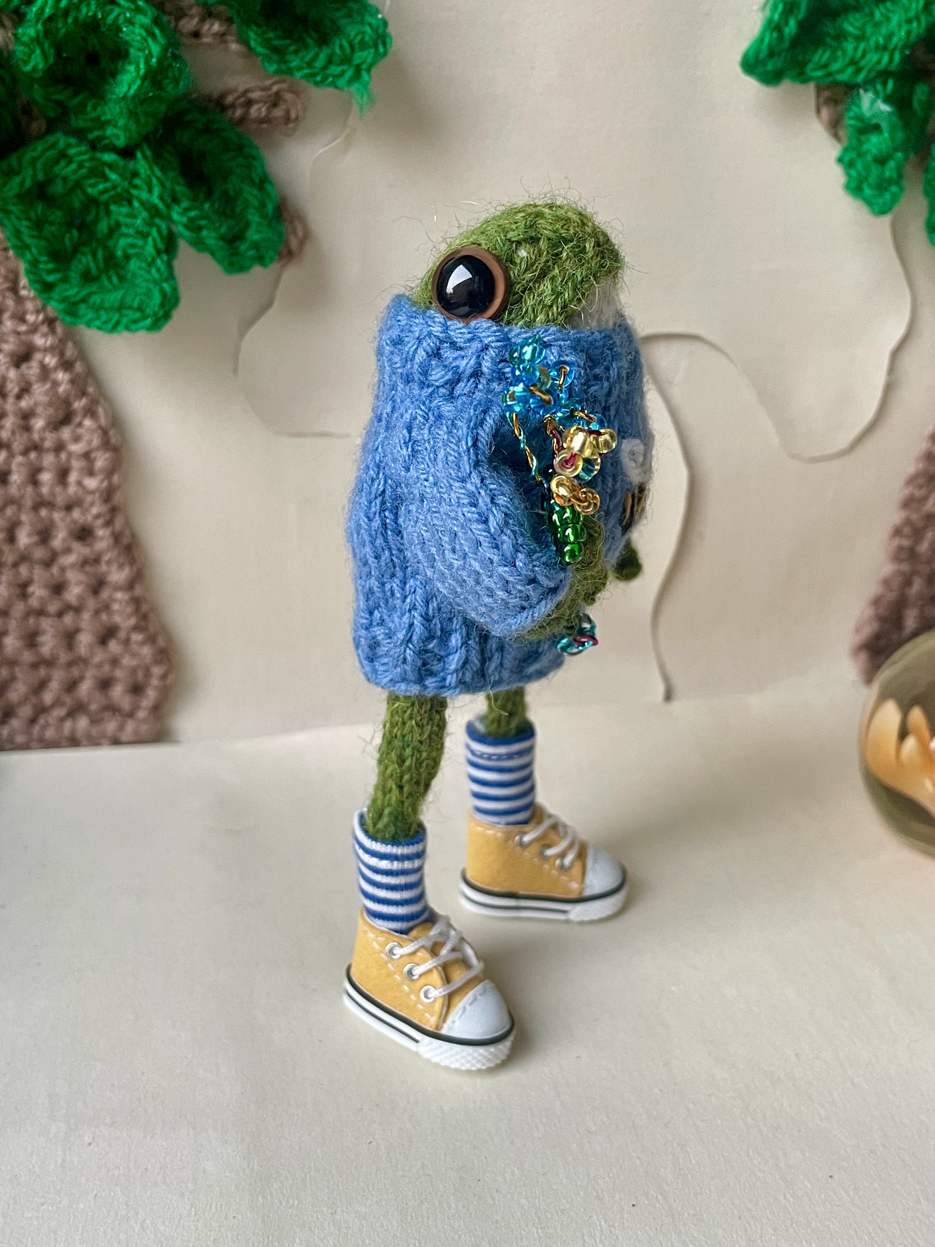 Kevin the little knitted frog