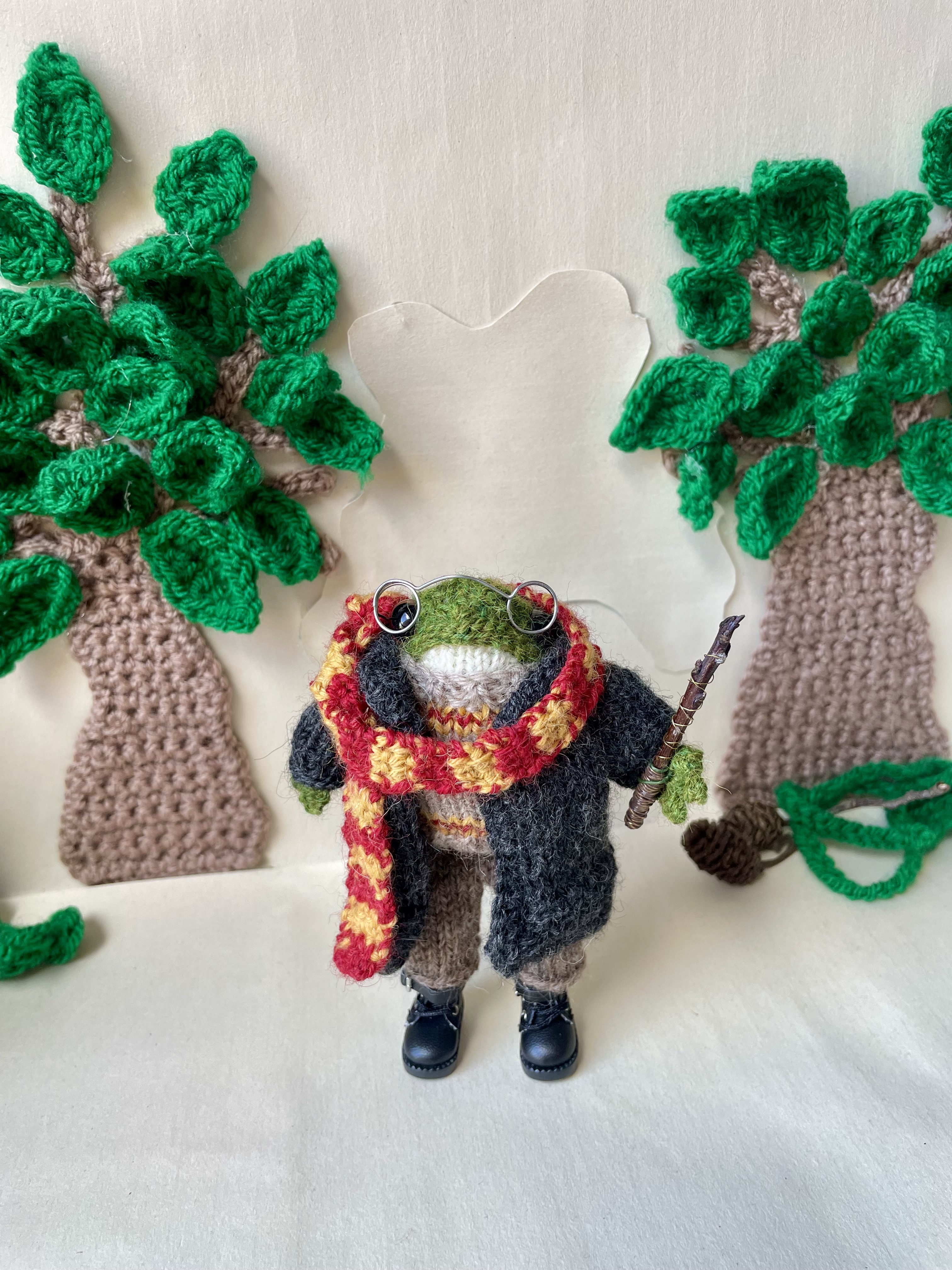 Little Knitted Frog in Harry Potter Outfit 