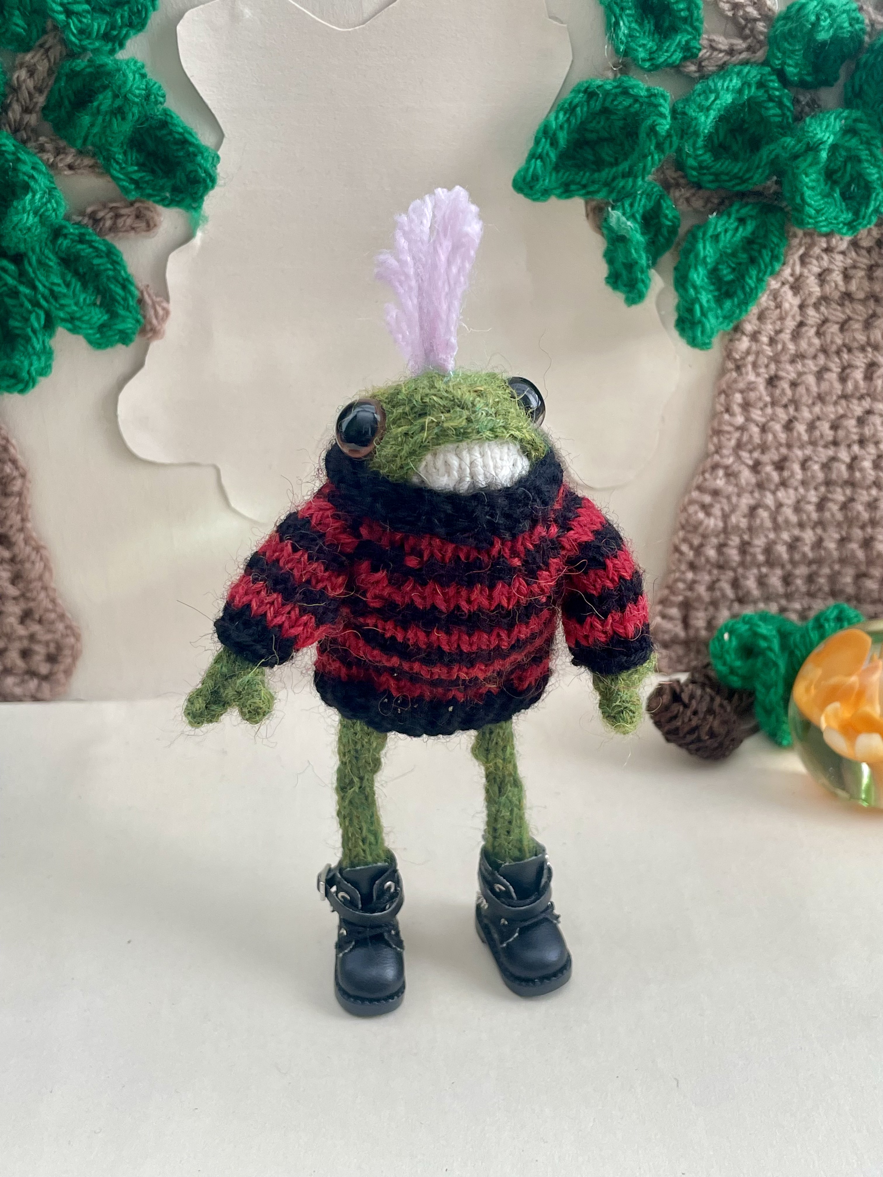 Roxy the Punk Rock Knitted Frog – Pink Mohican Edition