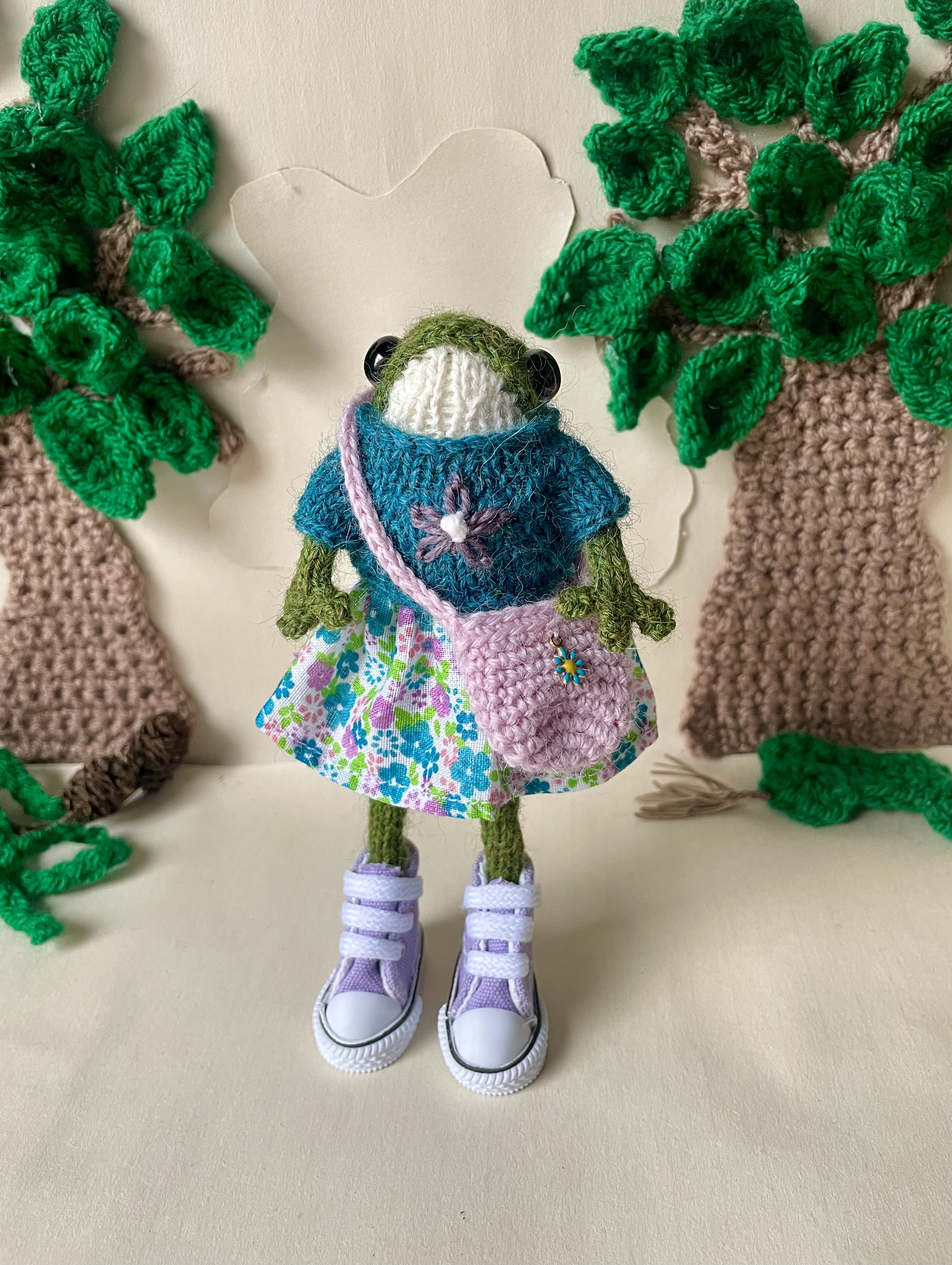 Fiona the knitted Frog in a pretty dress