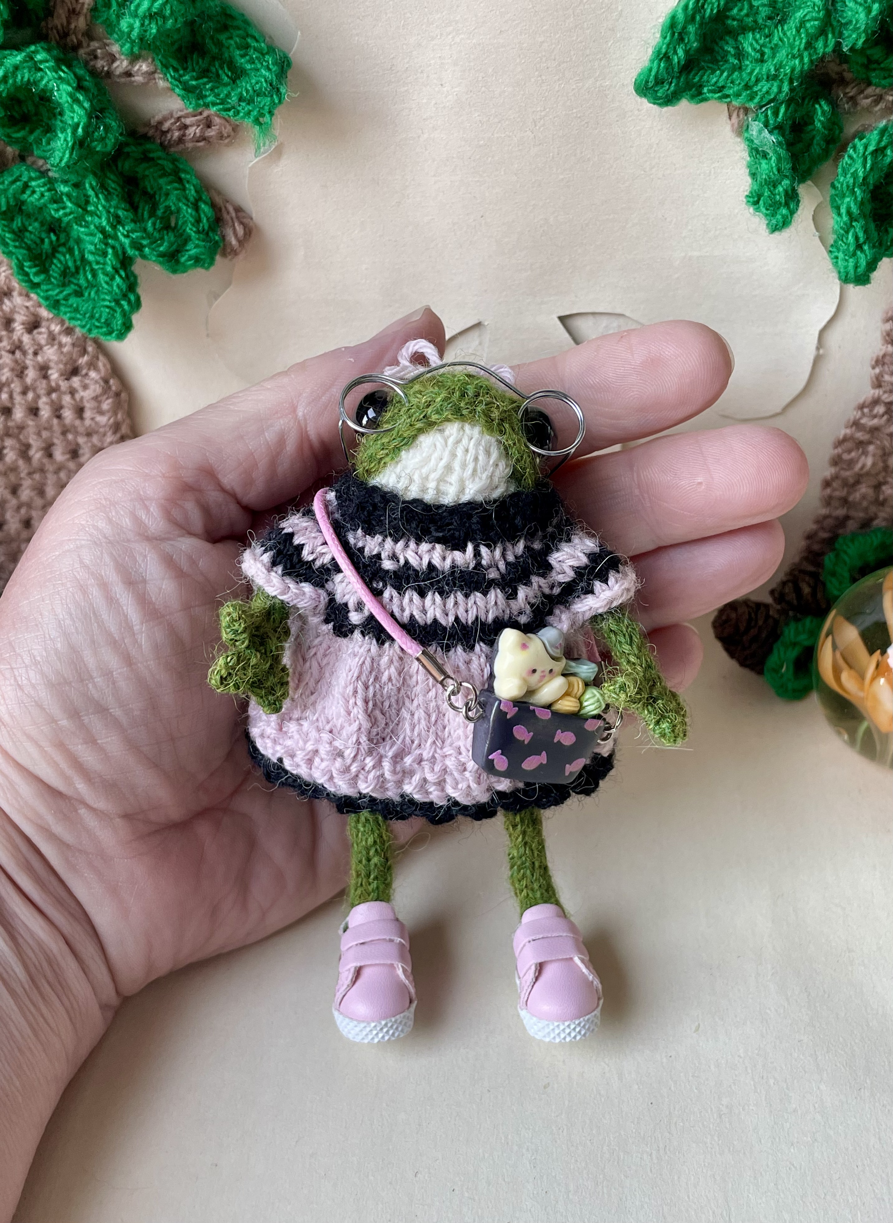 Stella the little knitted frog