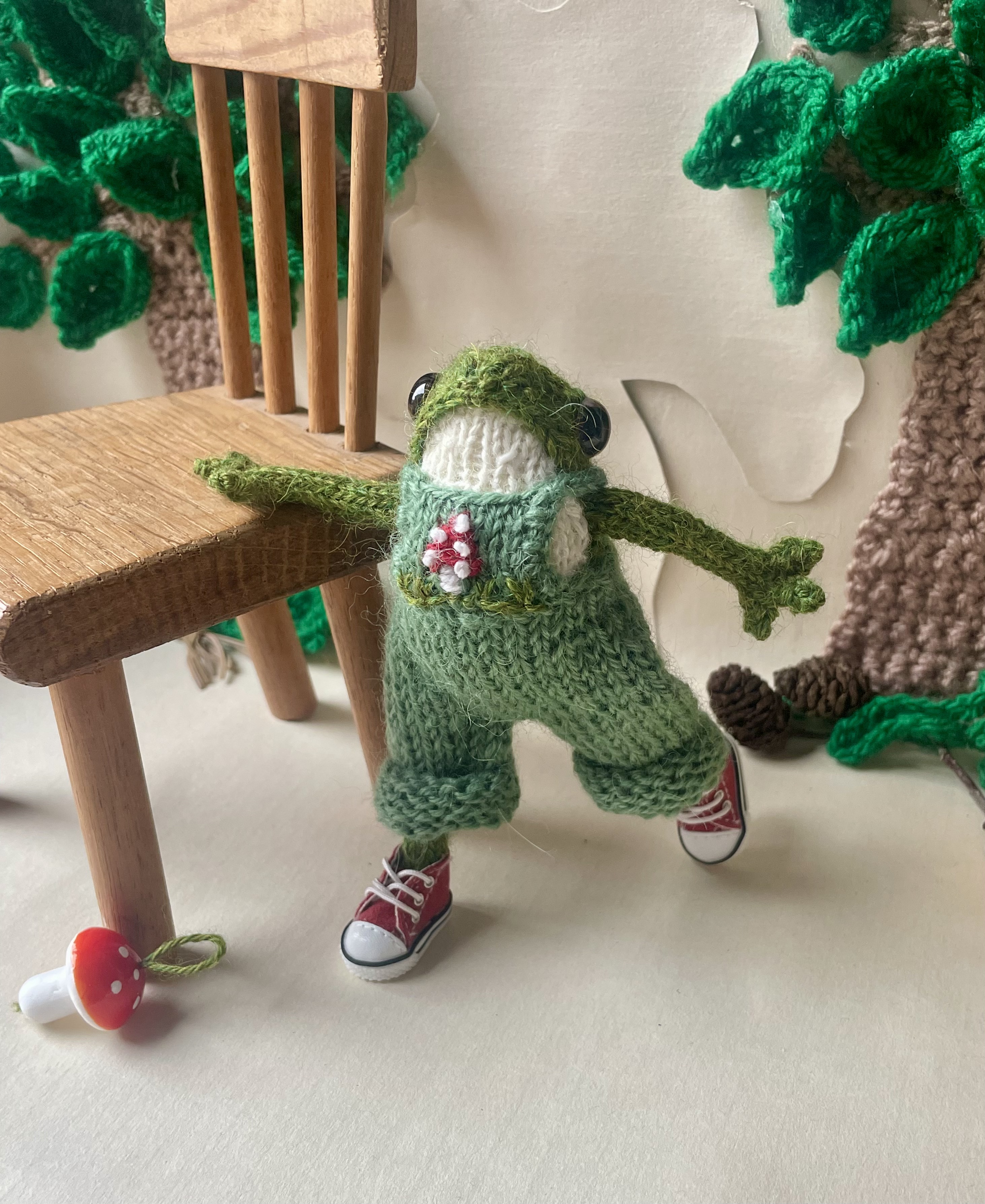 Tom the little knitted Frog