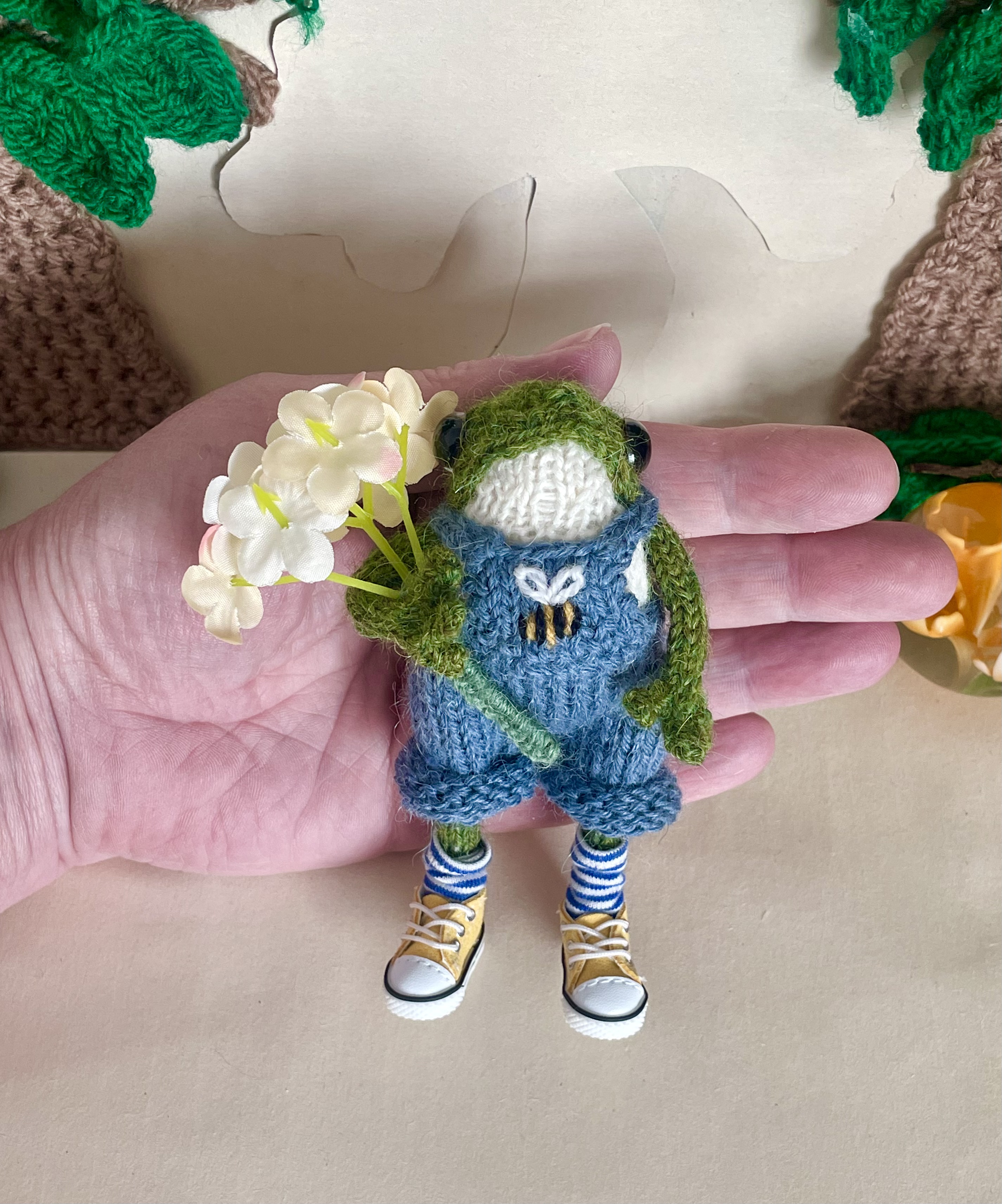 Terry the Knitted Little Frog