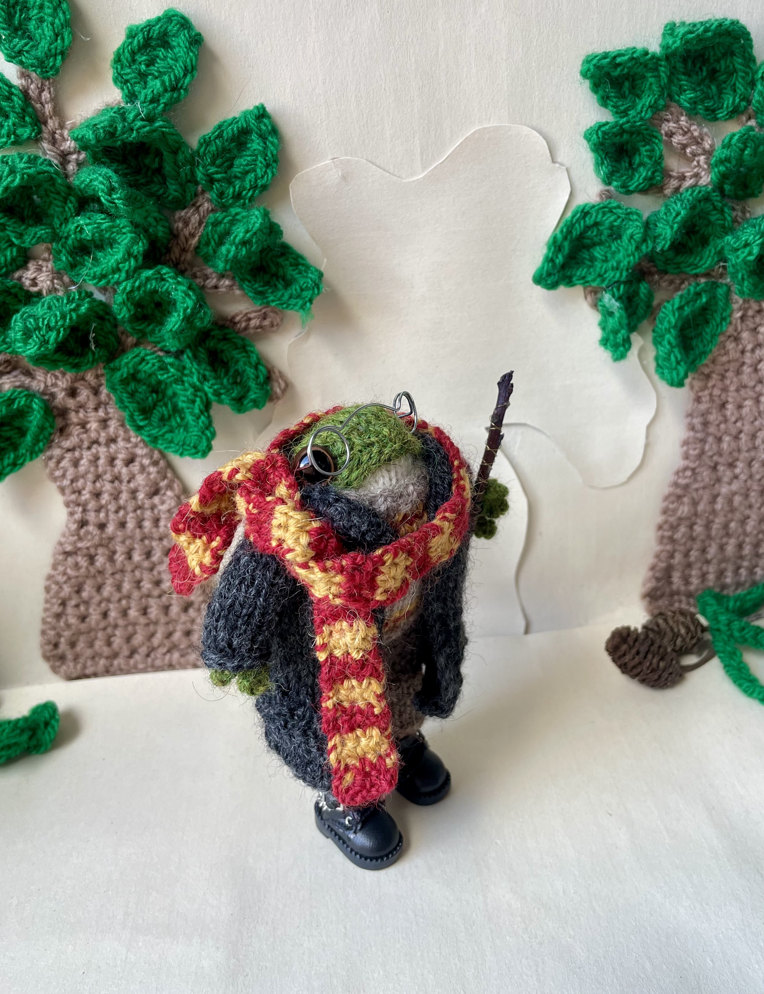 Little Knitted Frog in Harry Potter Outfit 