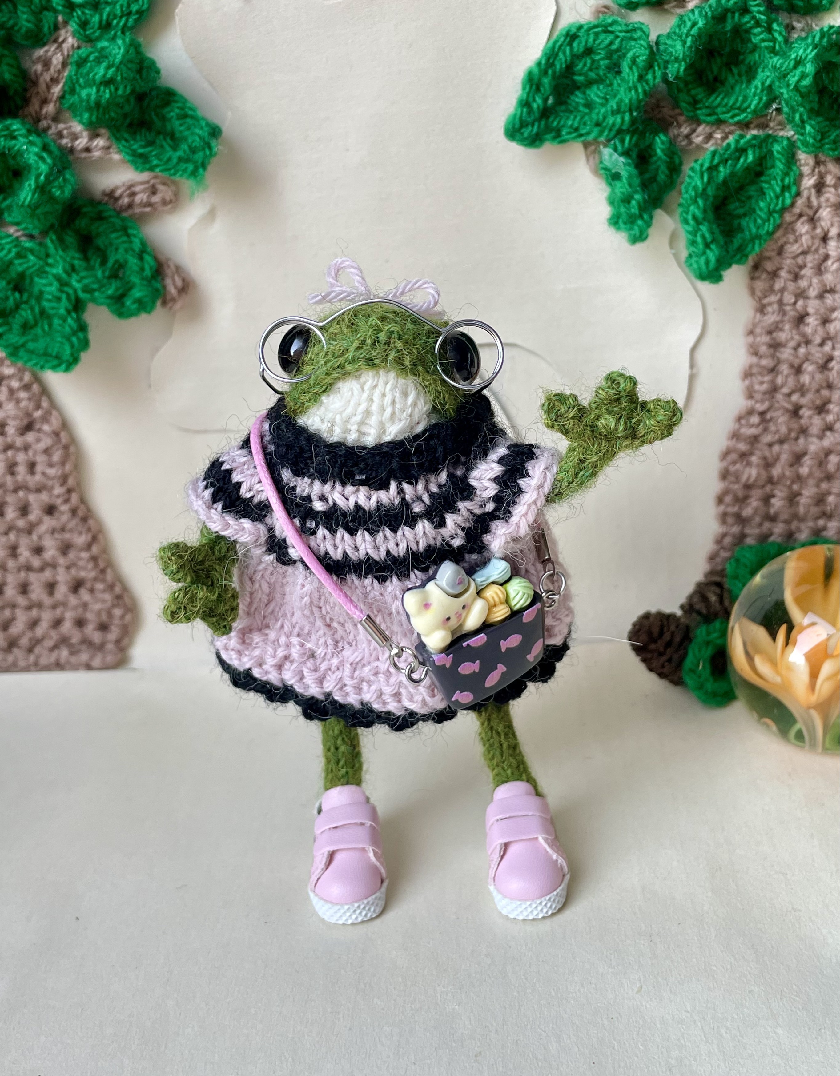 Stella the little knitted frog